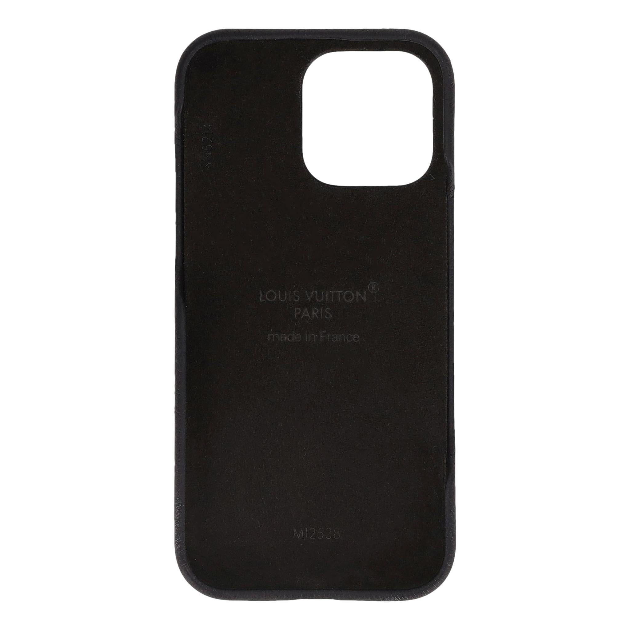 Louis Vuitton iPhone 16 Pro Max Pallas Bumper Monogram Canvas & Leder Tasche

Etui aus schwarzem Kalbsleder mit einer flachen Tasche aus charakteristischem Monogram Canvas.

Weiches Mikrofaserfutter schützt vor Kratzern.

Größe - iPhone 16 Pro Max -