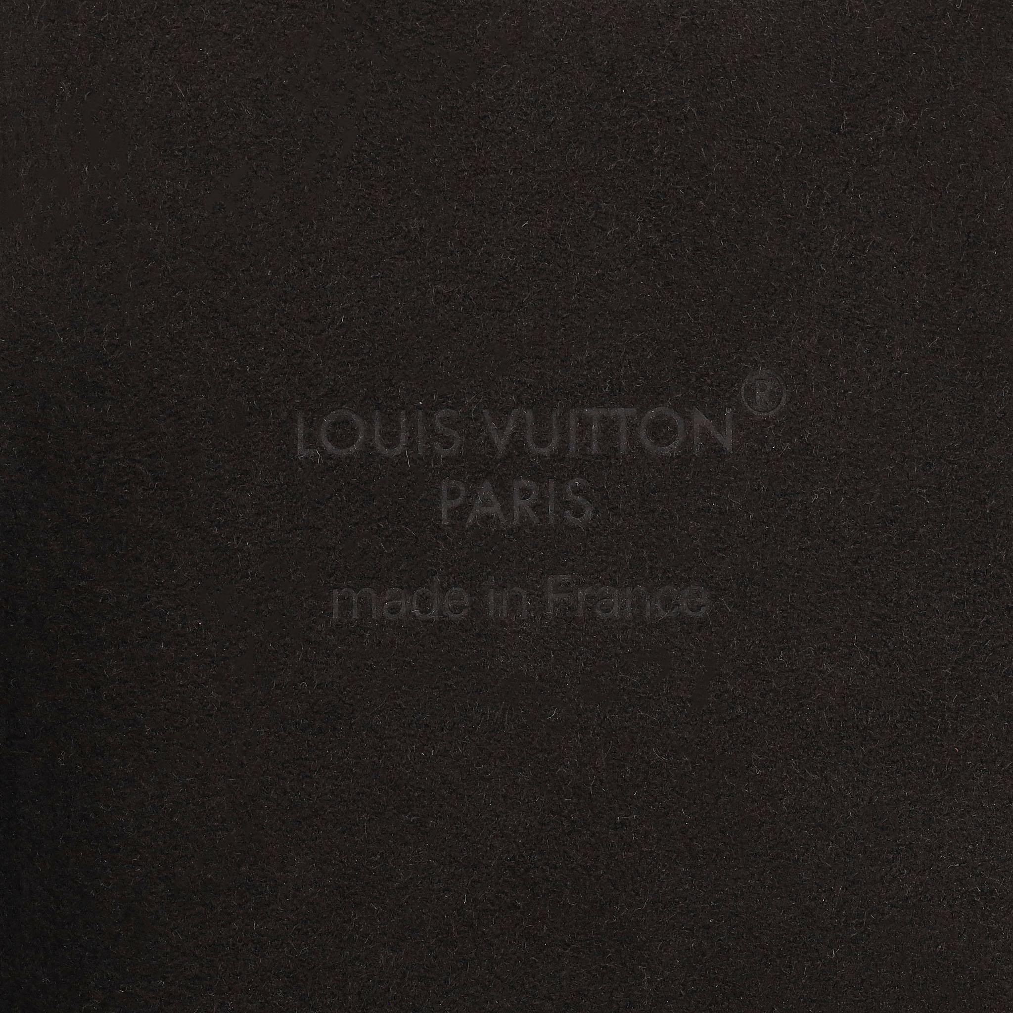 Louis Vuitton iPhone 16 Pro Max Pallas Bumper Monogram Canvas & Leder Tasche im Zustand „Hervorragend“ im Angebot in London, GB
