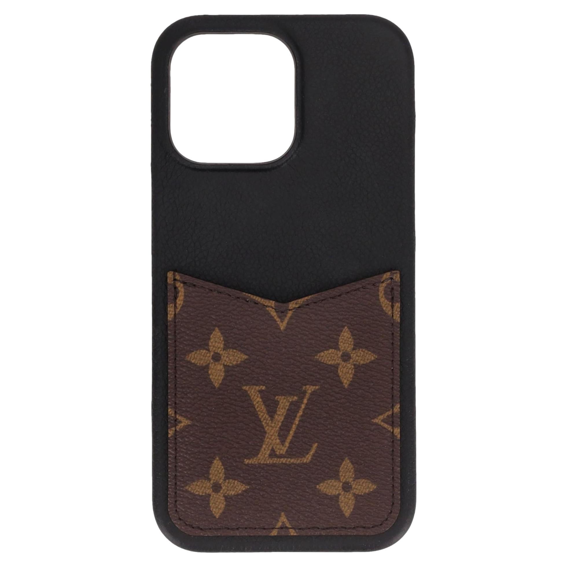 Louis Vuitton iPhone 16 Pro Max Pallas Bumper Monogram Canvas & Leder Tasche im Angebot