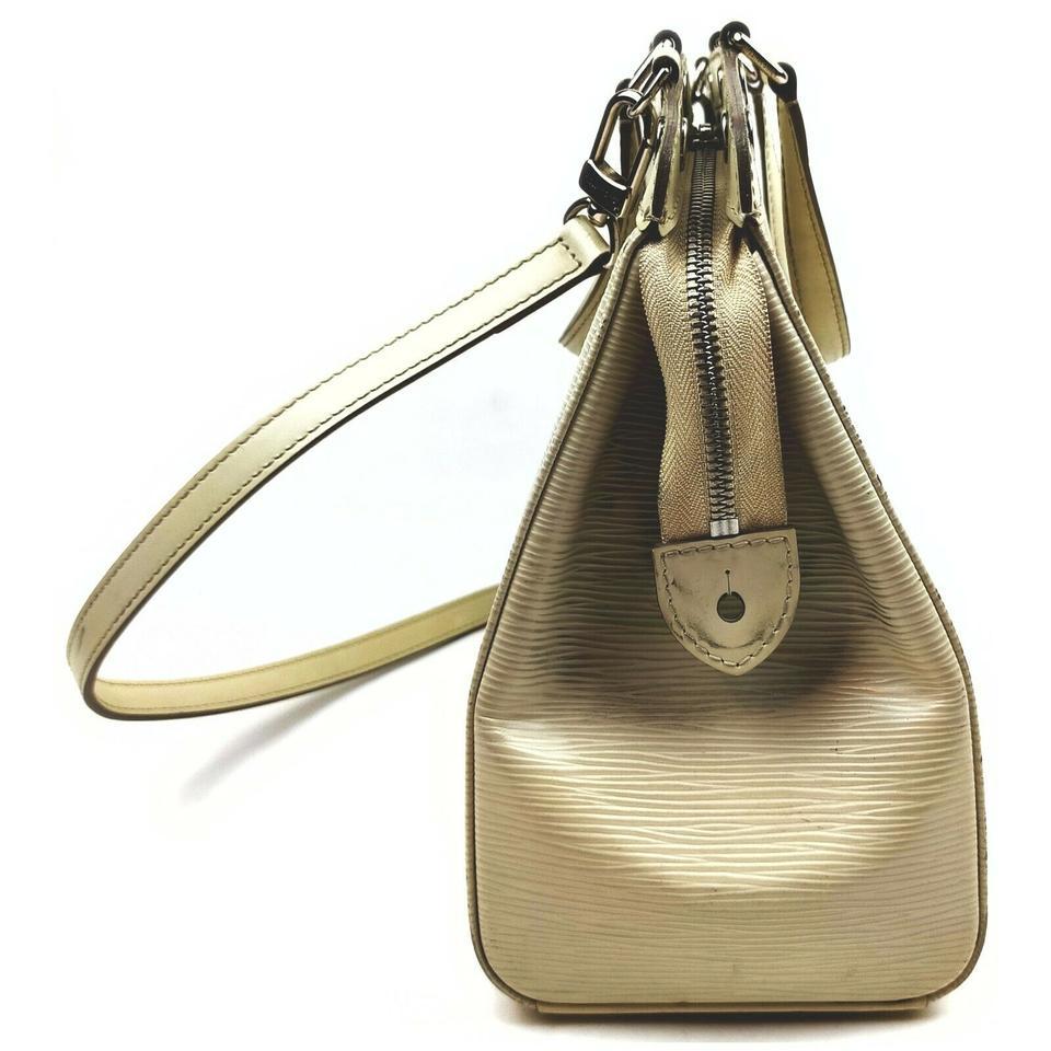 Louis Vuitton - Sac Brea MM en cuir épi blanc ivoire avec sangle 862025 en vente 7