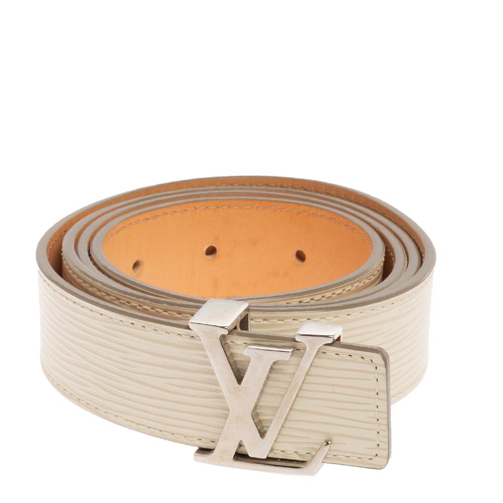 Elevate the look of your attire by accessorizing with this stunning belt from the House of Louis Vuitton. It has been designed using Ivorie Epi leather, with a silver-tone LV Initiales buckle fixed on the front. This belt flaunts a length of 95 cm.