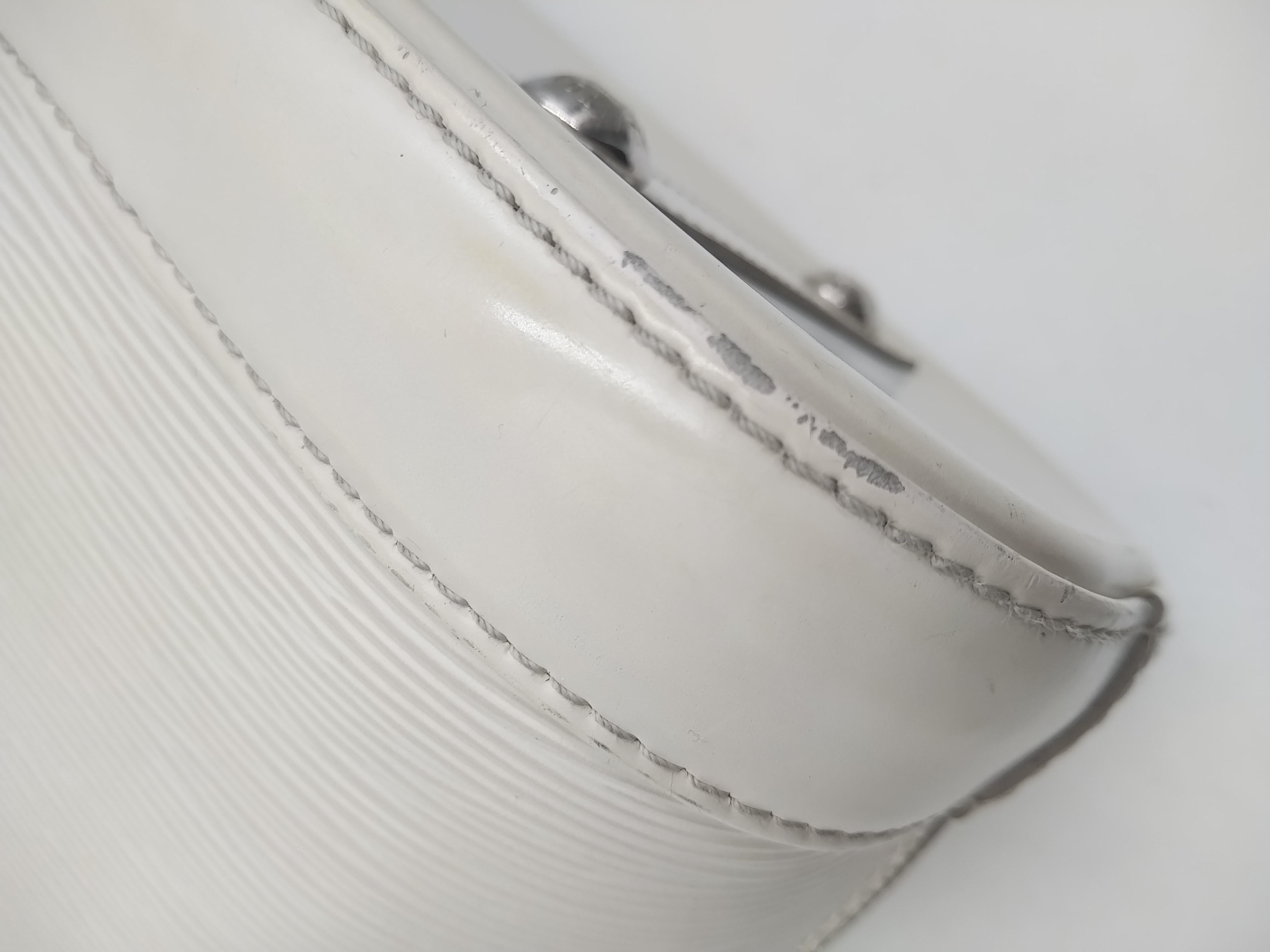 Louis Vuitton Ivory Epi Leather Alma PM Bag For Sale 3