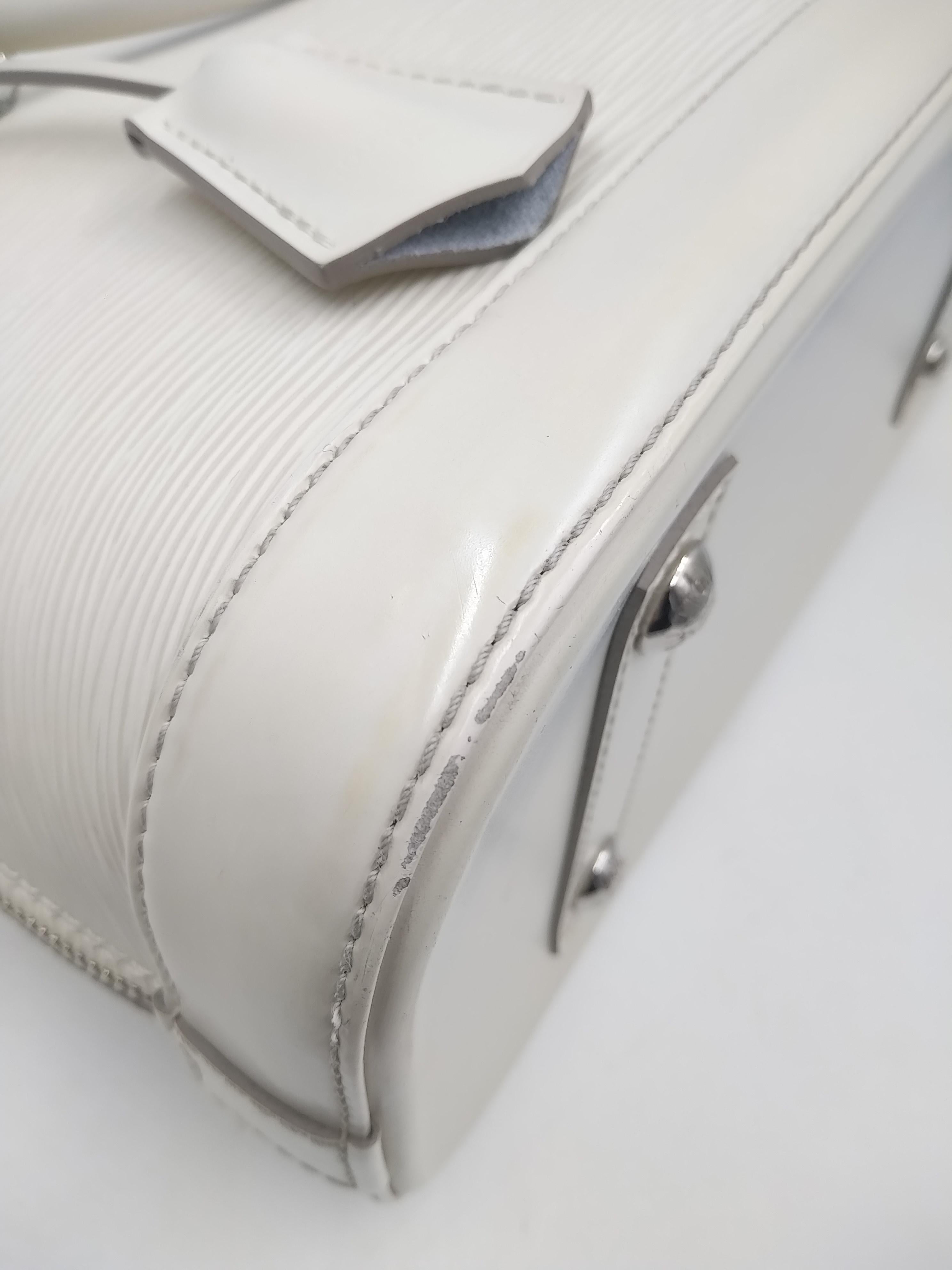 Louis Vuitton Ivory Epi Leather Alma PM Bag For Sale 1