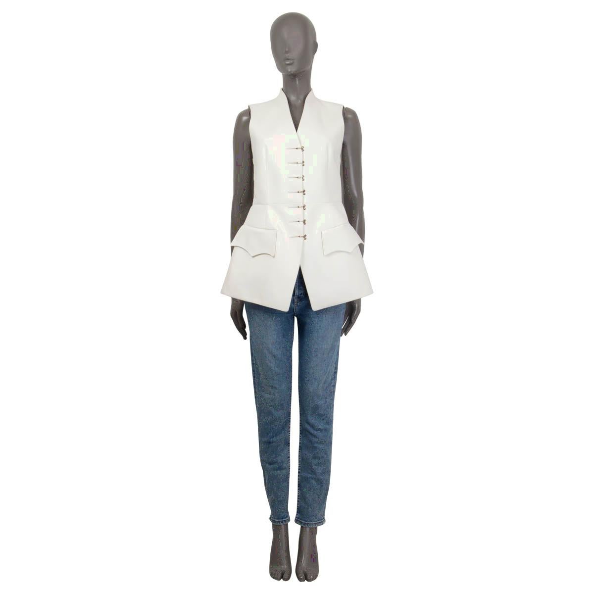 100% authentic Louis Vuitton Spring/Summer 2018 asymmetrical vest in off-white lamb leather and silk (100%). Features two flap pockets on the front. Opens with seven metal hooks at the front. Lined in off-white silk (100%). Has been worn and is in