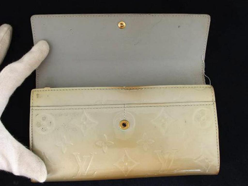 Beige Louis Vuitton Ivory Monogram Vernis Blanc Corail Sarah Bifold Long 217416 Wallet For Sale