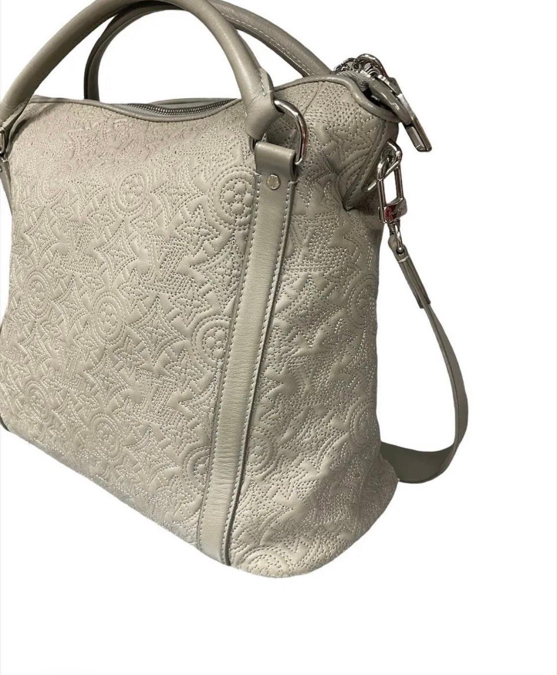 Louis Vuitton Ixia Grigia Borsa a mano In Good Condition In Torre Del Greco, IT