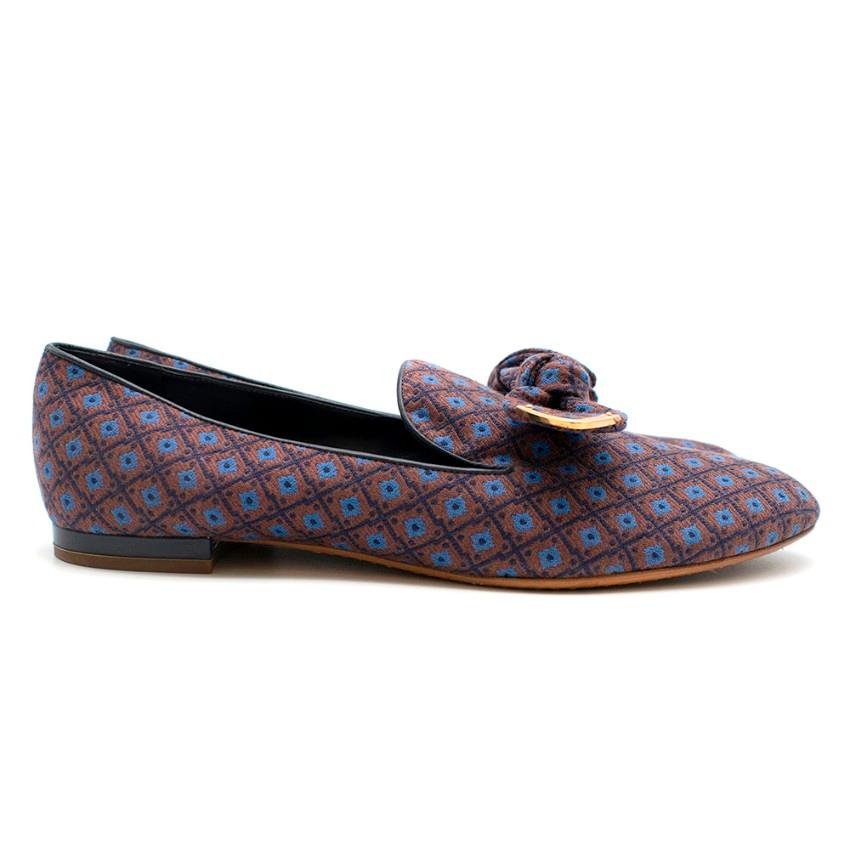 Louis Vuitton diamond patterned flat loafers featuring a lightweight style and a bow. 

- Canvas printed pattern
- Gold finish signature in each bow.
- Made in Italy

Please note, these items are pre-owned and may show signs of being stored even