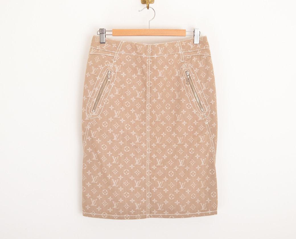 A Louis Vuitton monogram Jacquard denim pencil skirt, in beige & white. With silver-tone metal rivets, two front zip pockets and a back zip and concealed hook-eye fasten.
 
Features;
High waisted
Louis Vuitton embossed leather rear patch
Iconic LV