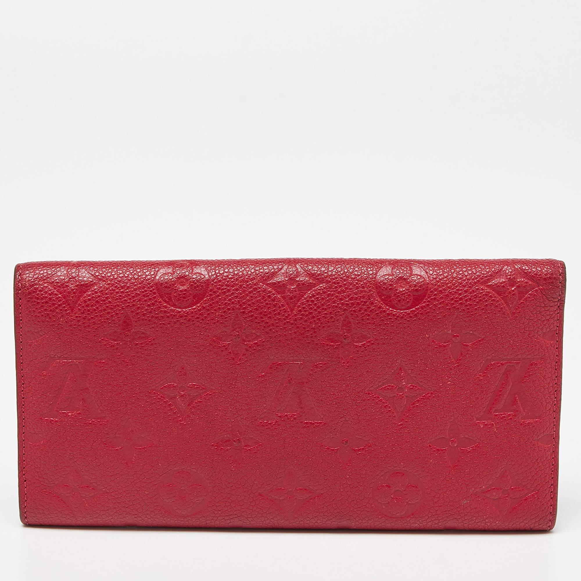 Stylish wallets are a closet must-have! This Curieuse wallet from Louis Vuitton is styled like an envelope and is crafted from Empreinte leather. This sleek wallet comes with multiple card slots and an open slot. It is perfect for daily