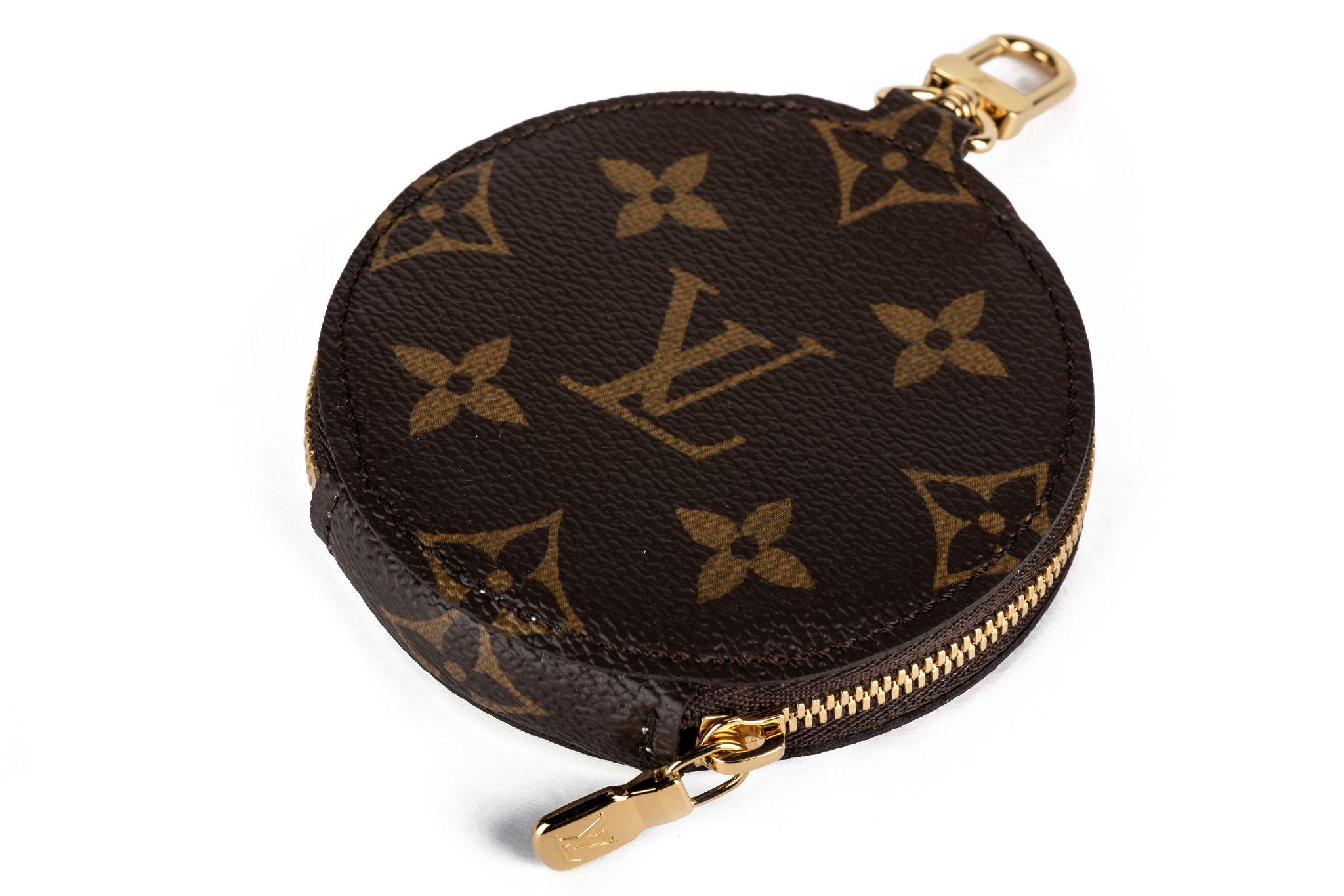 This Louis Vuitton Monogram 2021 Christmas Animation Japanese Garden round coin purse is a disk of Louis Vuitton monogram coated canvas. This wallet features features a playful and colorful design of a Japanese Garden printed onto the traditional