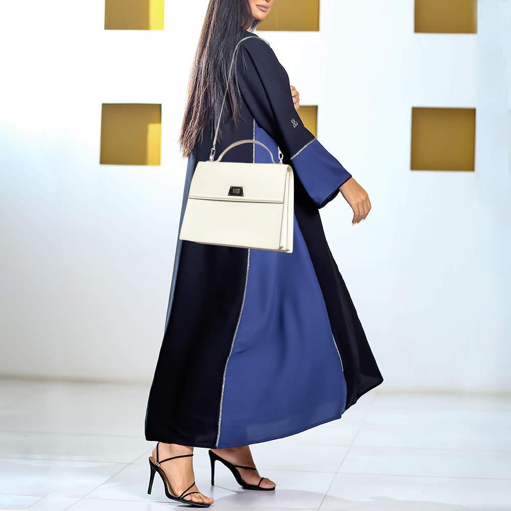 Designer bags are ideal companions for ample occasions Here we have a fashion meets functionality piece crafted with precision. It has been equipped with a well sized interior that can easily fit your small essentials.