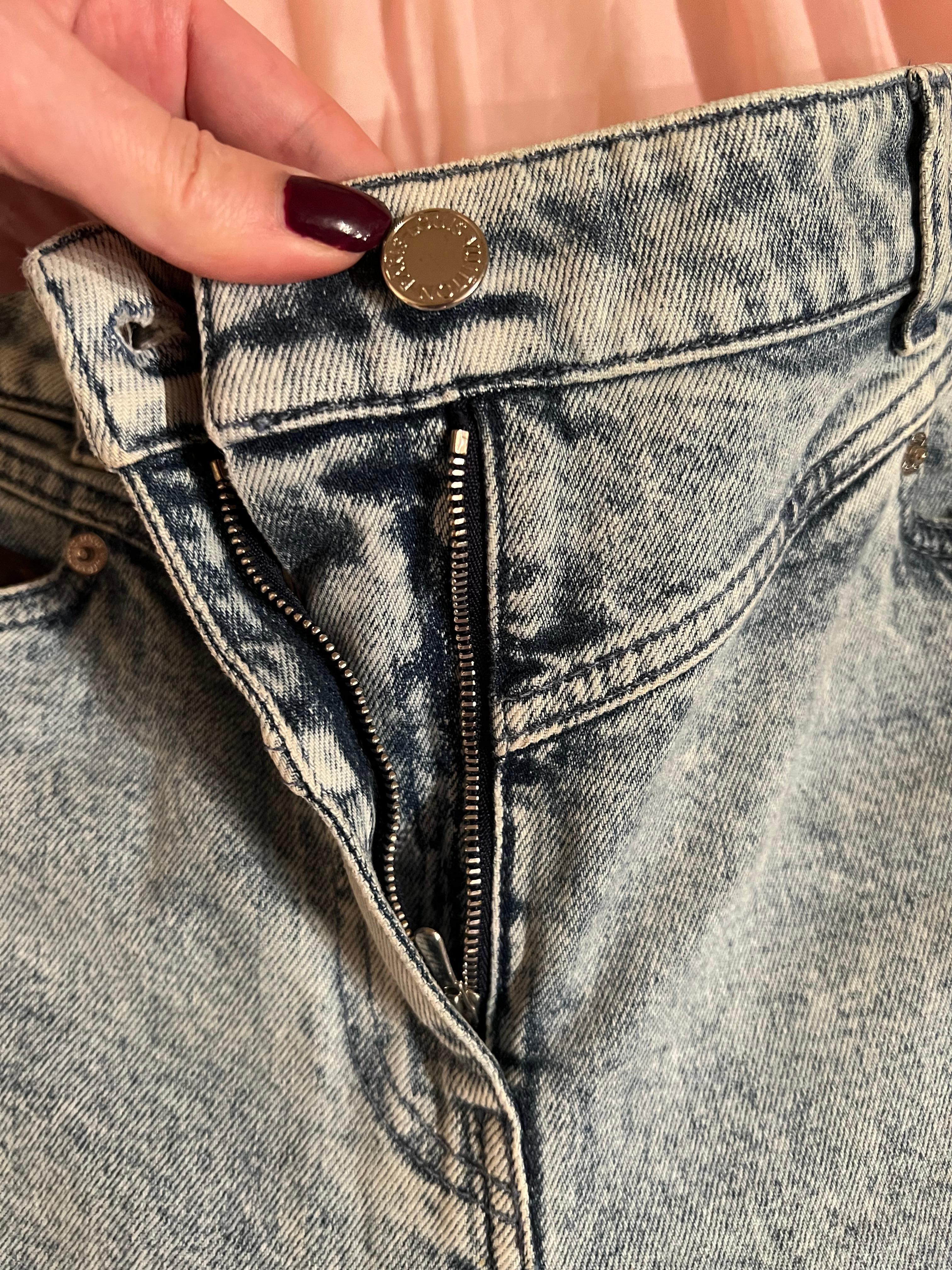 Gray Louis Vuitton Jeans With Logo On The Back Size 36 For Sale