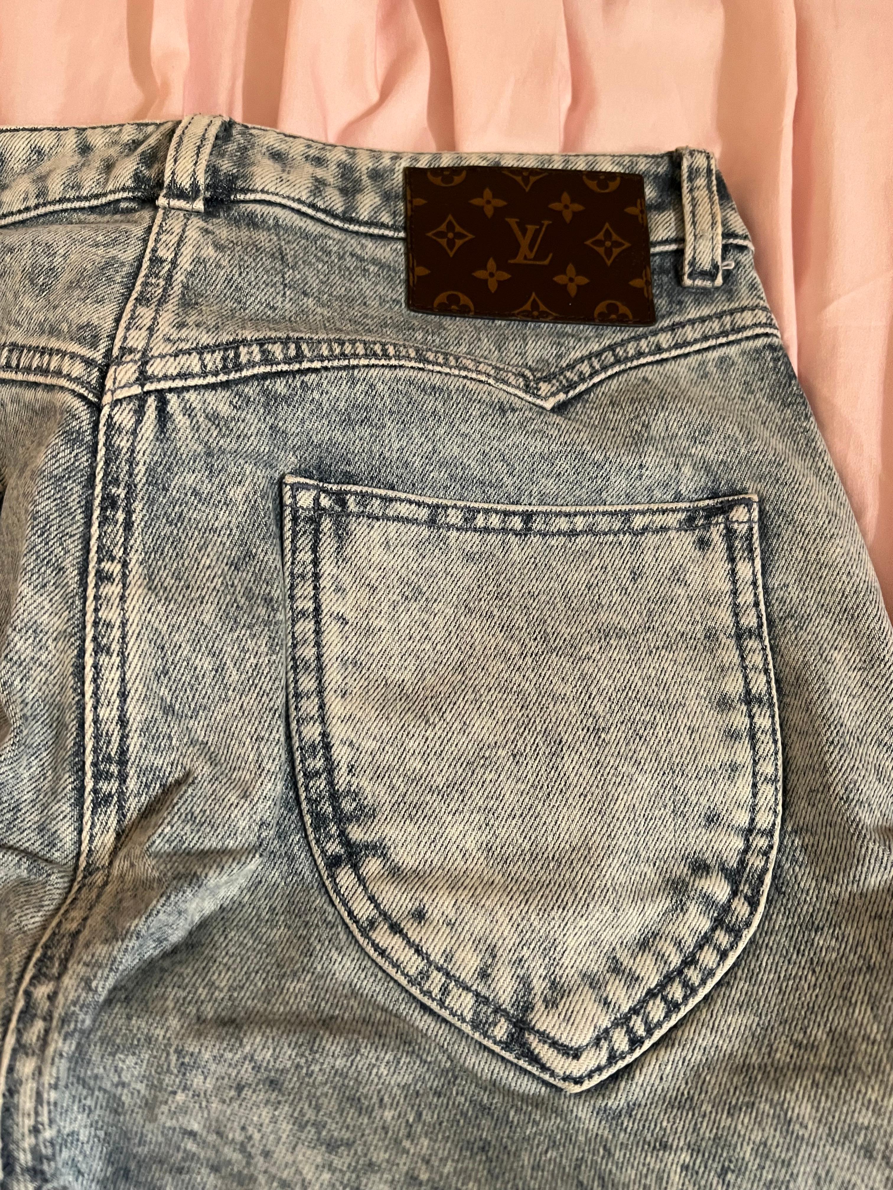 Louis Vuitton Jeans With Logo On The Back Size 36 In Excellent Condition For Sale In New York, NY