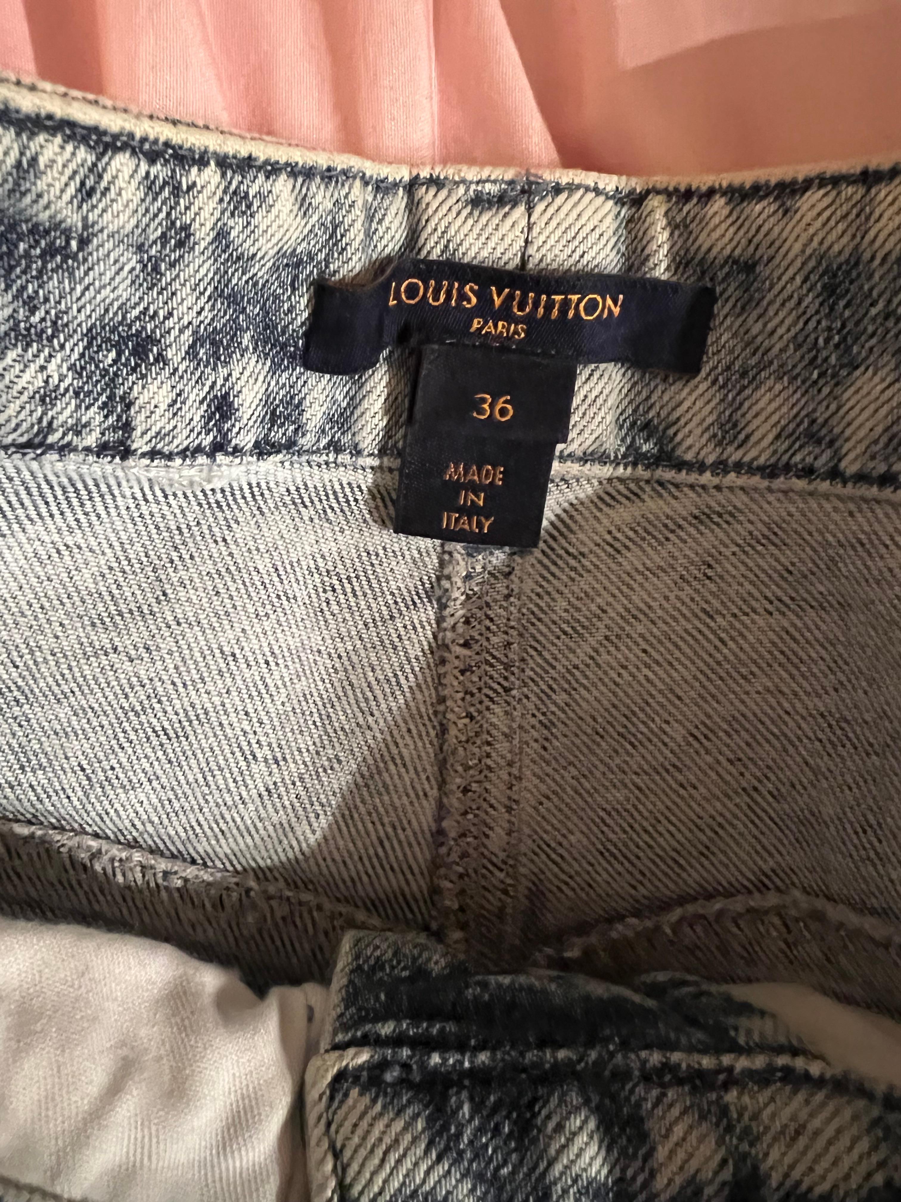 Women's or Men's Louis Vuitton Jeans With Logo On The Back Size 36 For Sale