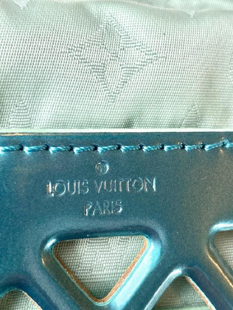 Louis Vuitton Jelly Limited Edition Reef Pm 4lv61 Turquoise Patent Leather Tote In Good Condition In Dix hills, NY