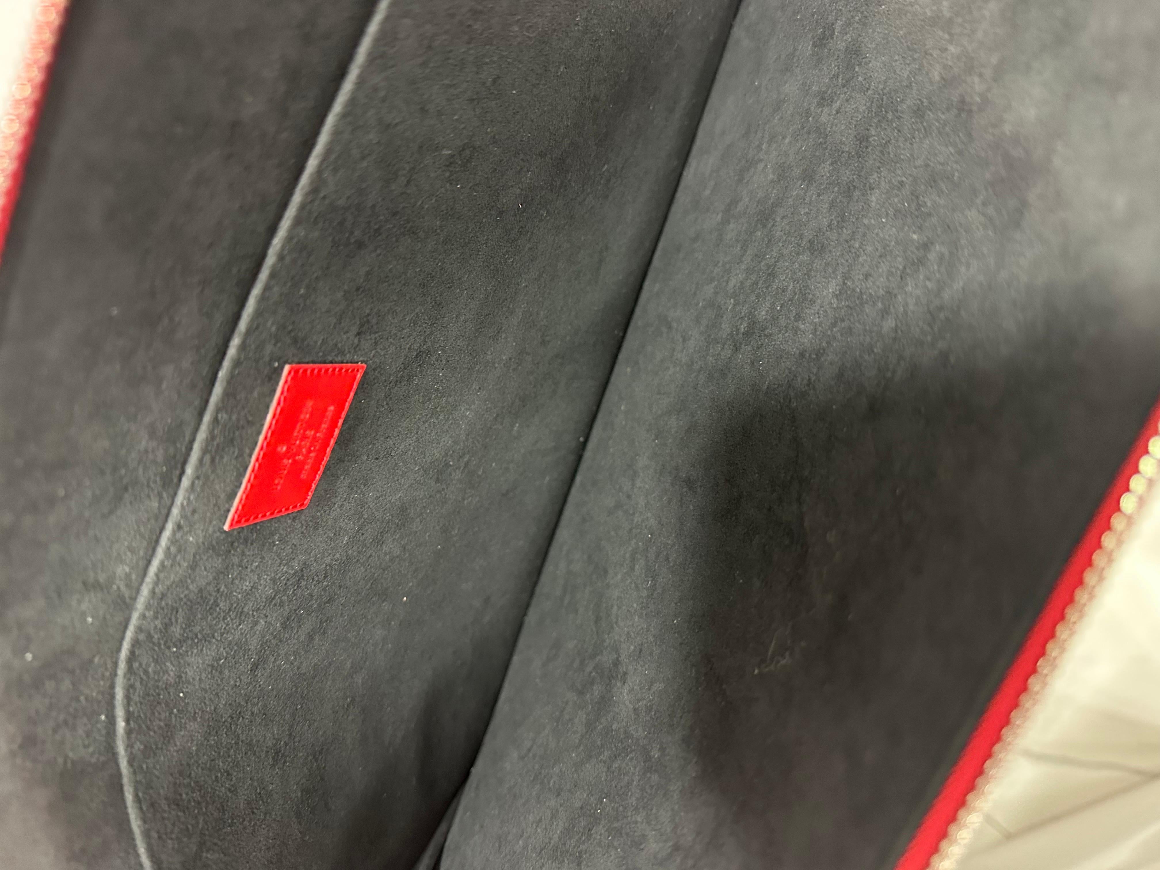 Pochette de jour Louis Vuitton GM x Supreme en cuir épi rouge en édition limitée en vente 7