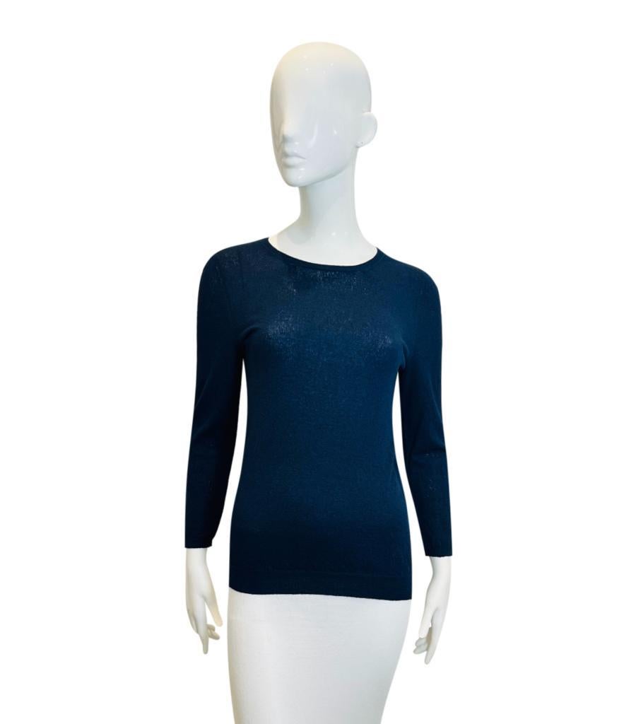 Louis Vuitton Jumper
Navy jumper designed with ribbed cuffs, hem and round neckline.
Featuring fitted silhouette and long sleeves.
Size – L
Condition – Very Good 
Composition – Label washed out
