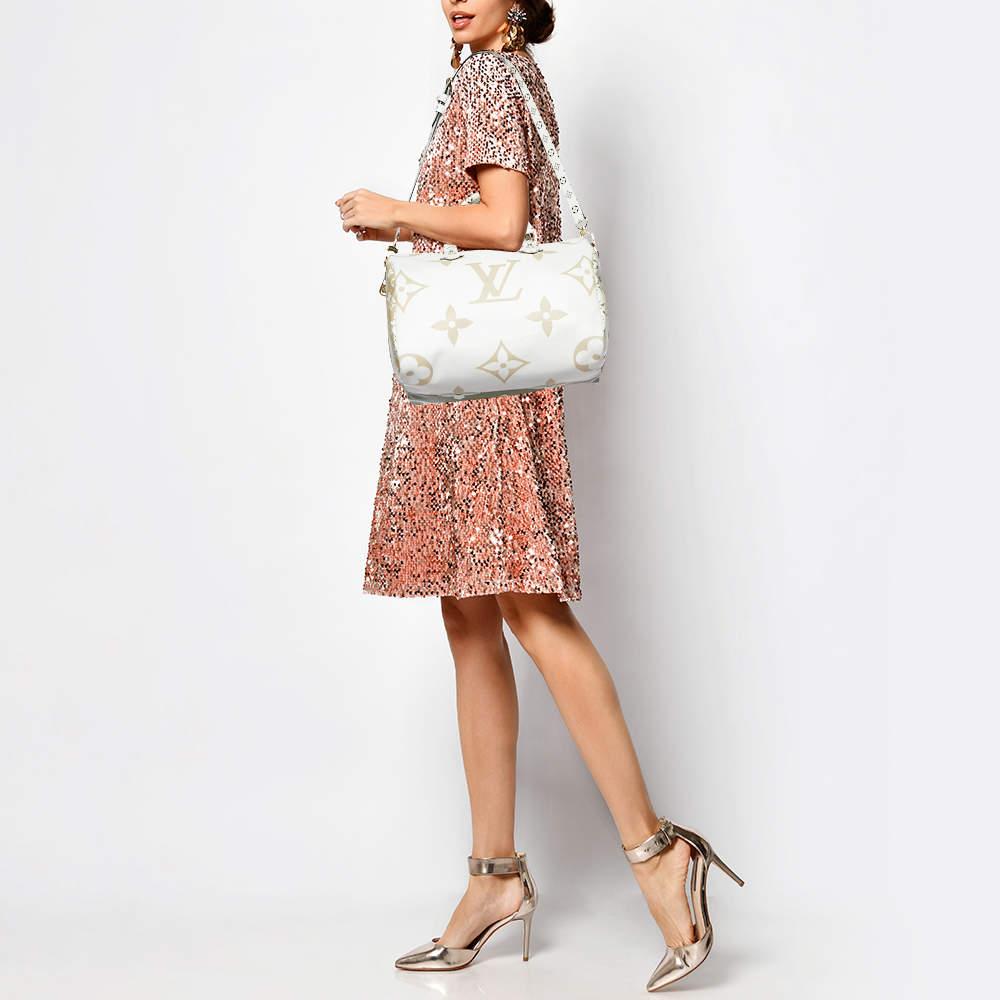 Louis Vuitton Kaki/Beige Monogram Giant Canvas Speedy Bandouliere 30 Bag In Good Condition In Dubai, Al Qouz 2