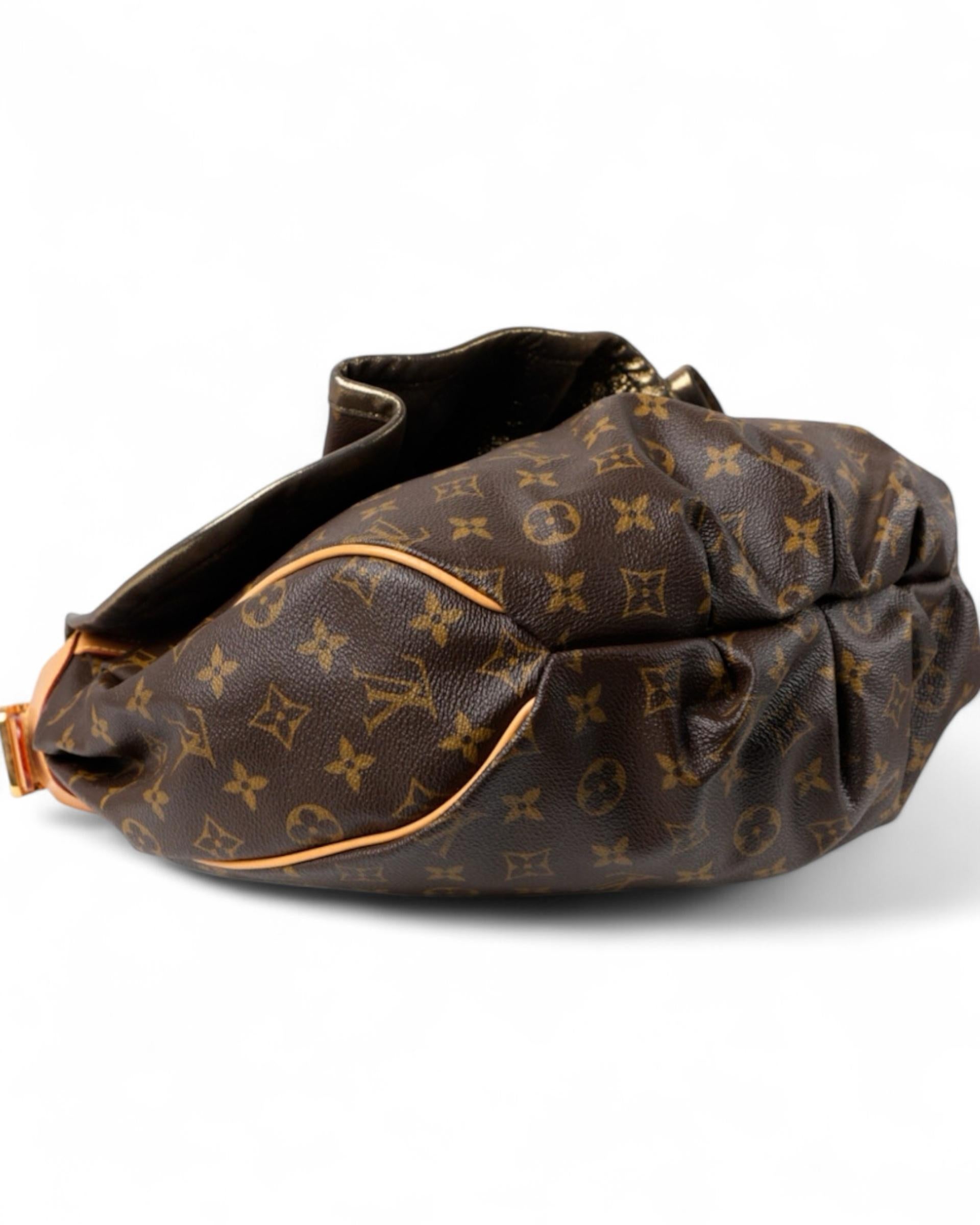 Louis Vuitton Kalahari MM Canvas Monogram For Sale 5