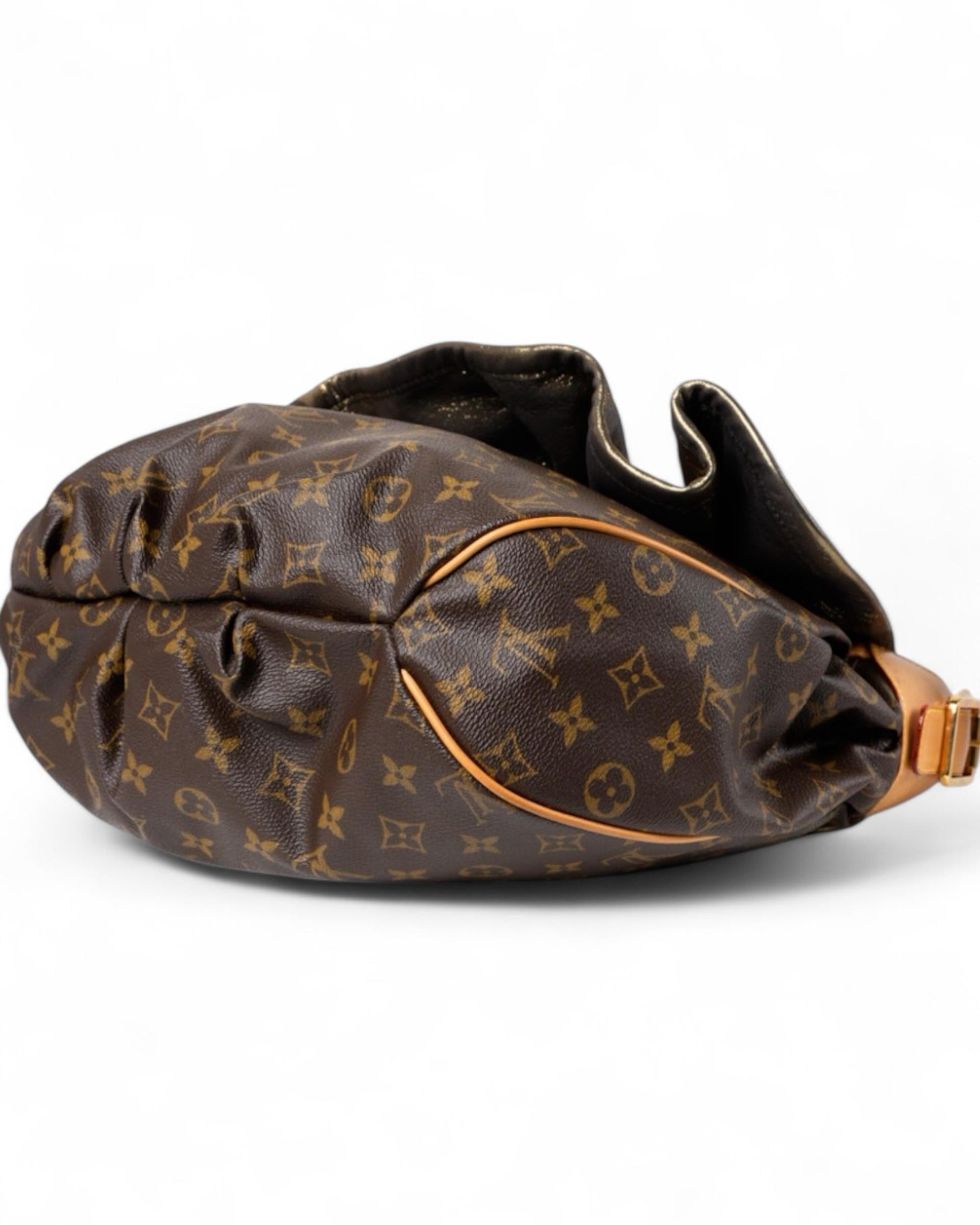 Louis Vuitton Kalahari MM Canvas Monogram For Sale 6