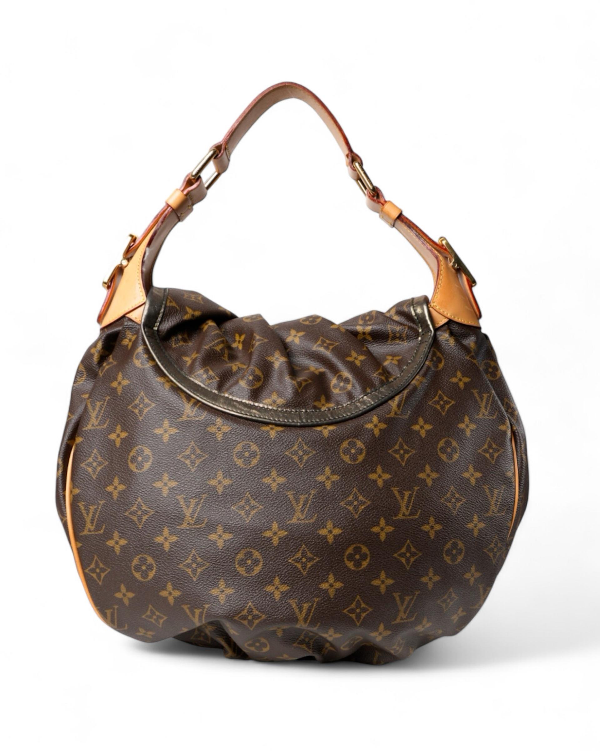Louis Vuitton Kalahari MM Canvas Monogram For Sale 13