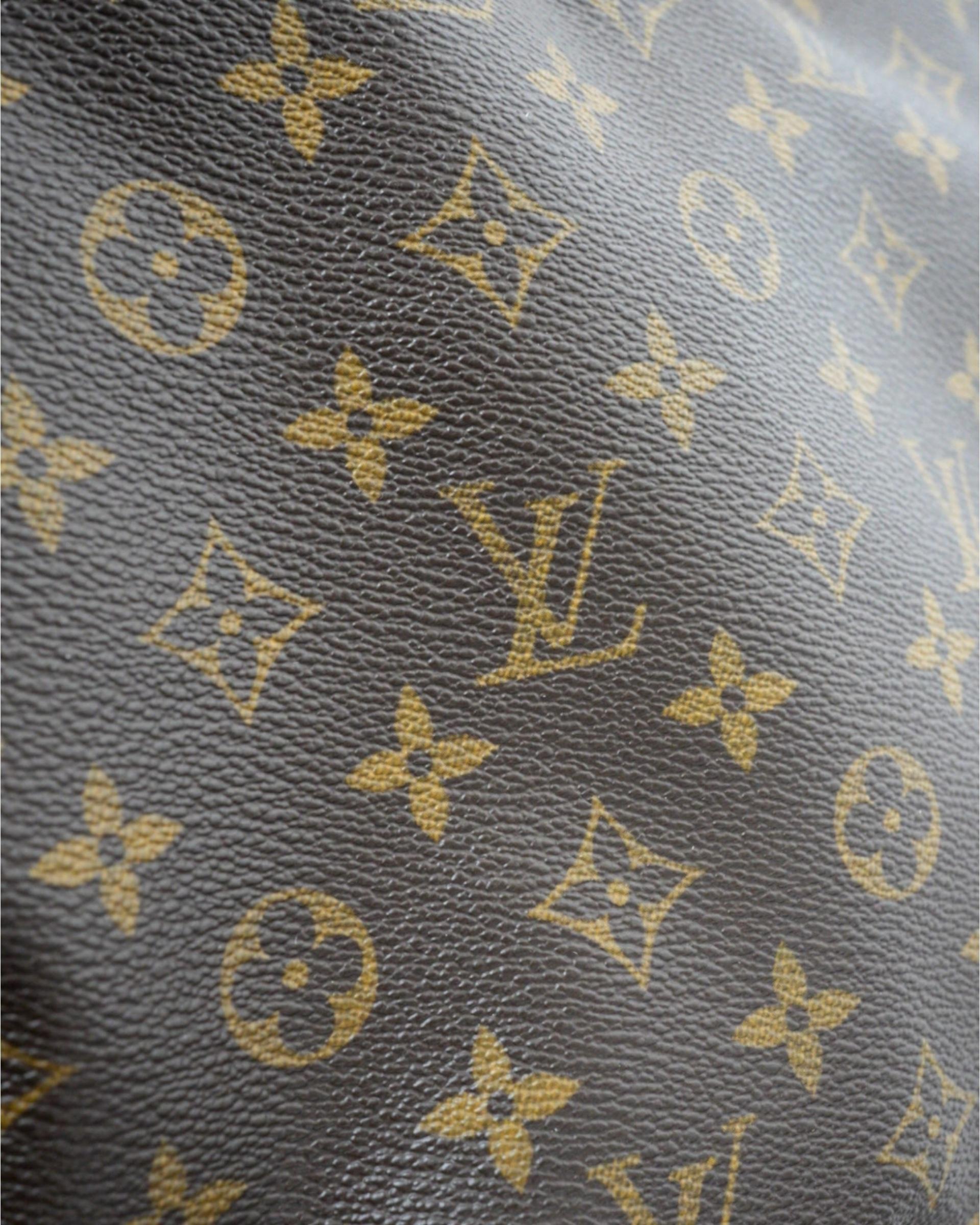 Women's Louis Vuitton Kalahari MM Canvas Monogram For Sale