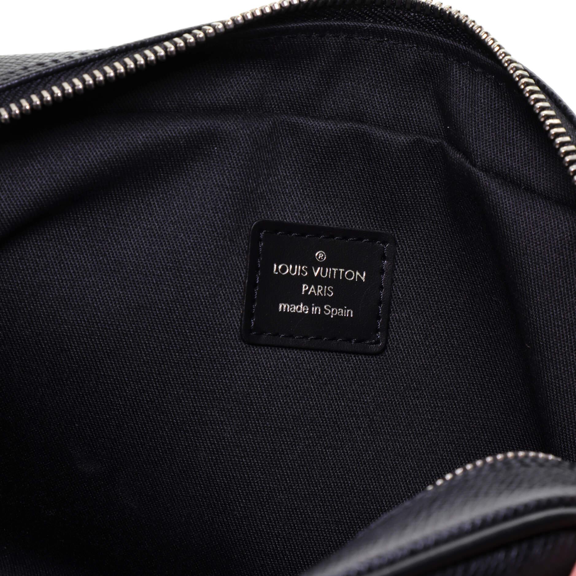 Louis Vuitton Kaluga Pochette Clutch Taiga Leather 2