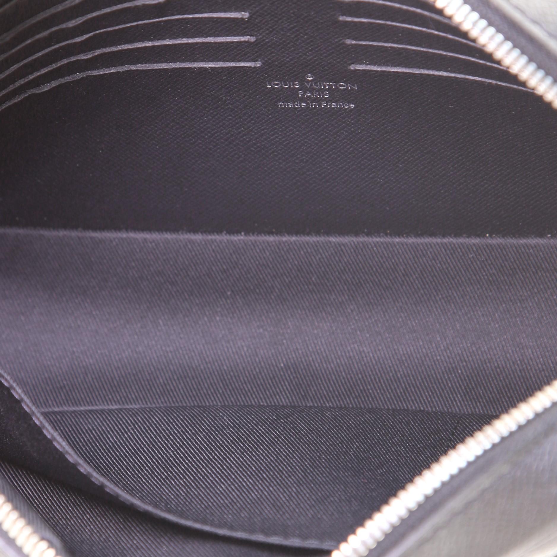Louis Vuitton Kasai-Clutch aus Taiga-Leder für Damen oder Herren