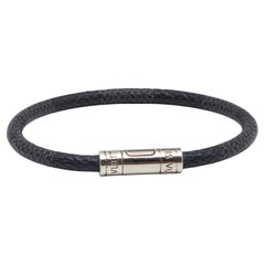 Louis Vuitton - Bracelet métallique Keep It en toile noire et argentée