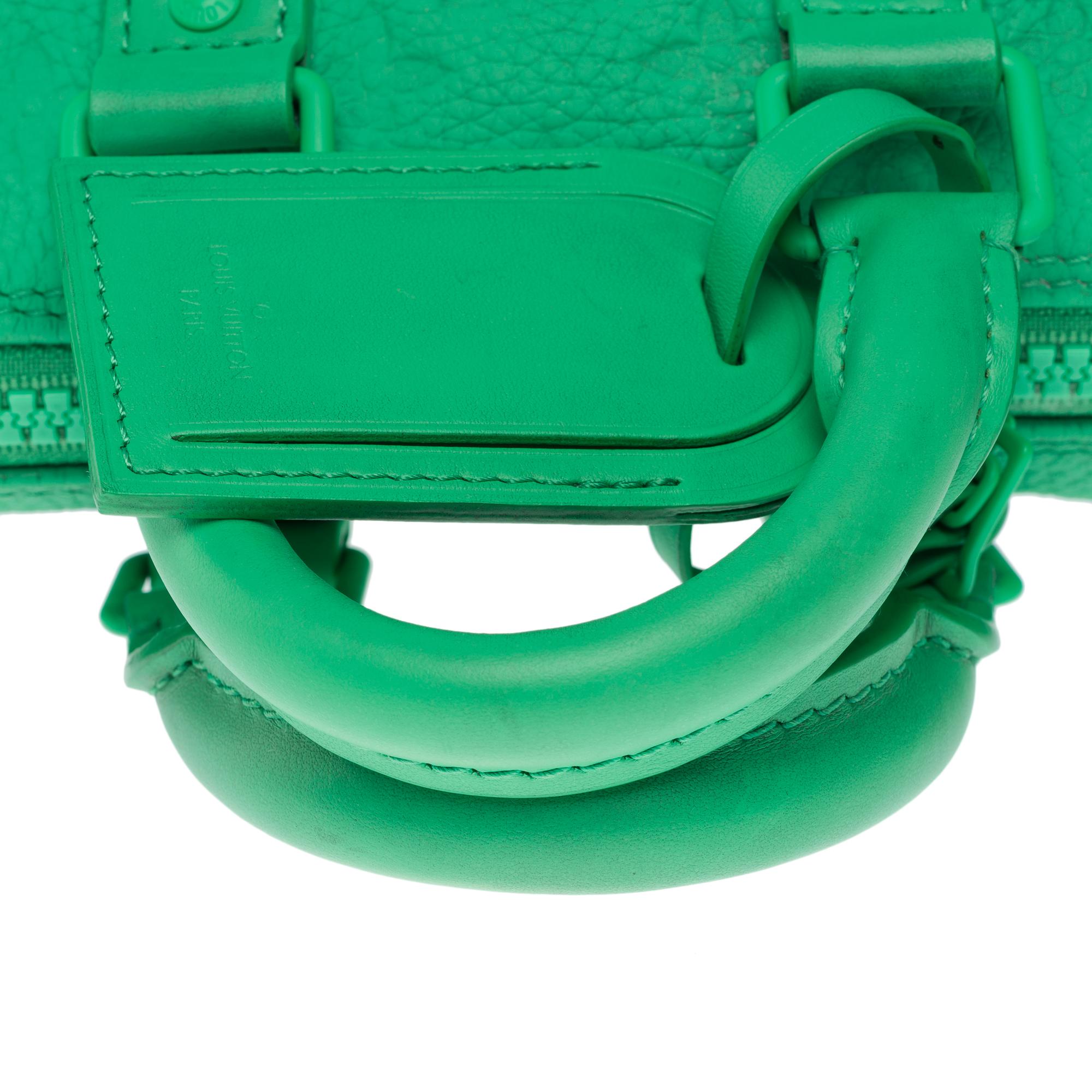 Louis Vuitton keepall 25 strap shoulder bag in green Taurillon embossed leather For Sale 5