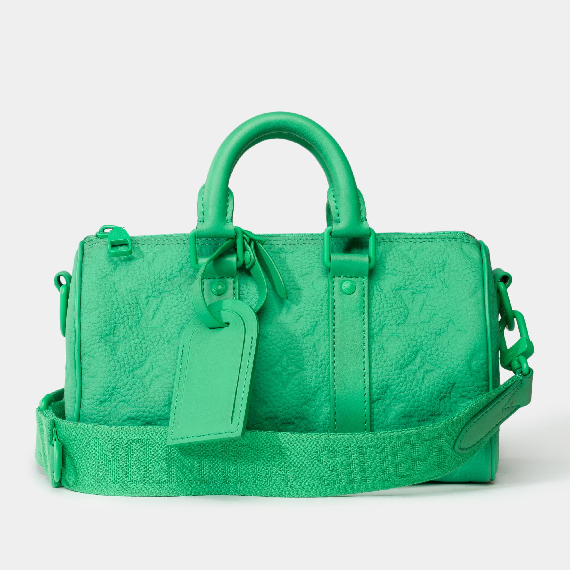 Green Louis Vuitton keepall 25 strap shoulder bag in green Taurillon embossed leather For Sale