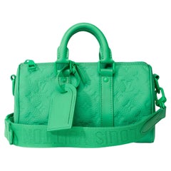 Louis Vuitton keepall 25 strap shoulder bag in green Taurillon embossed leather