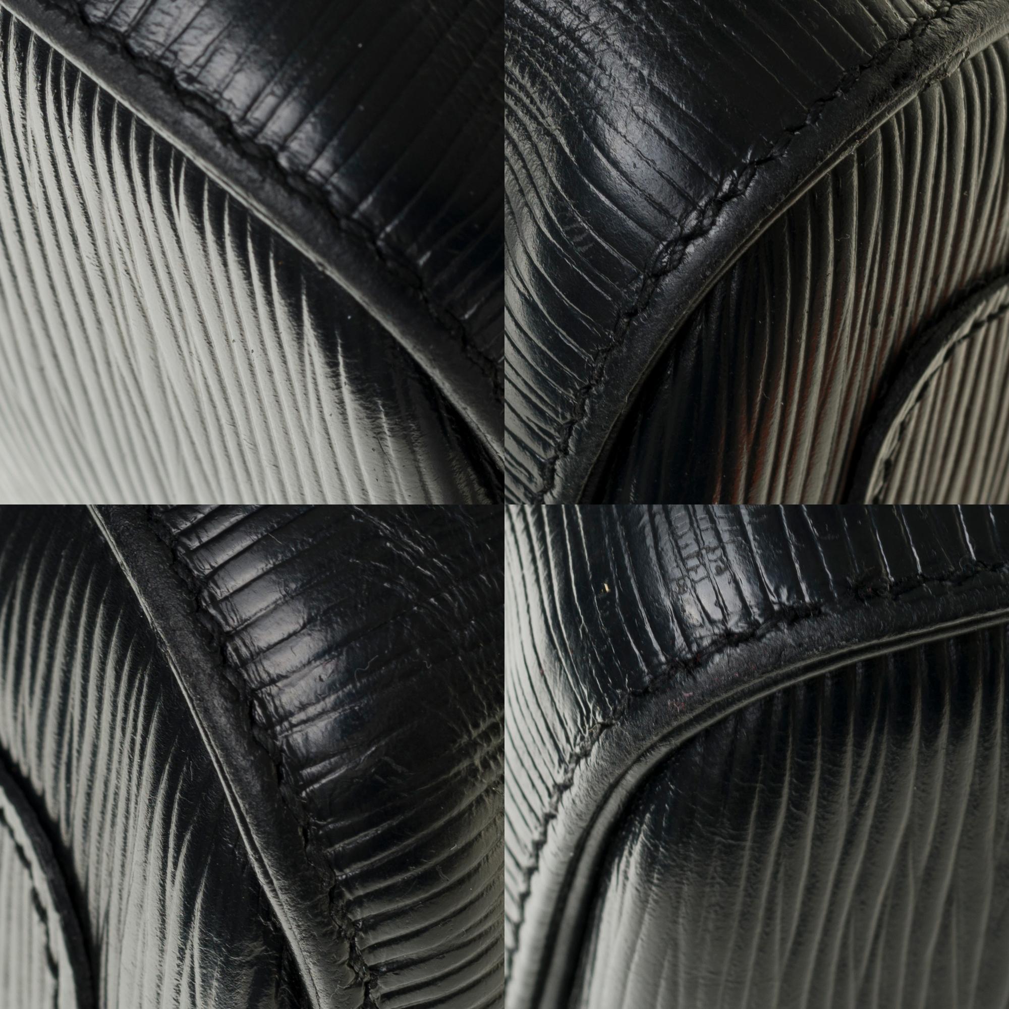 Louis Vuitton Keepall 45 Travel bag in black épi leather 4