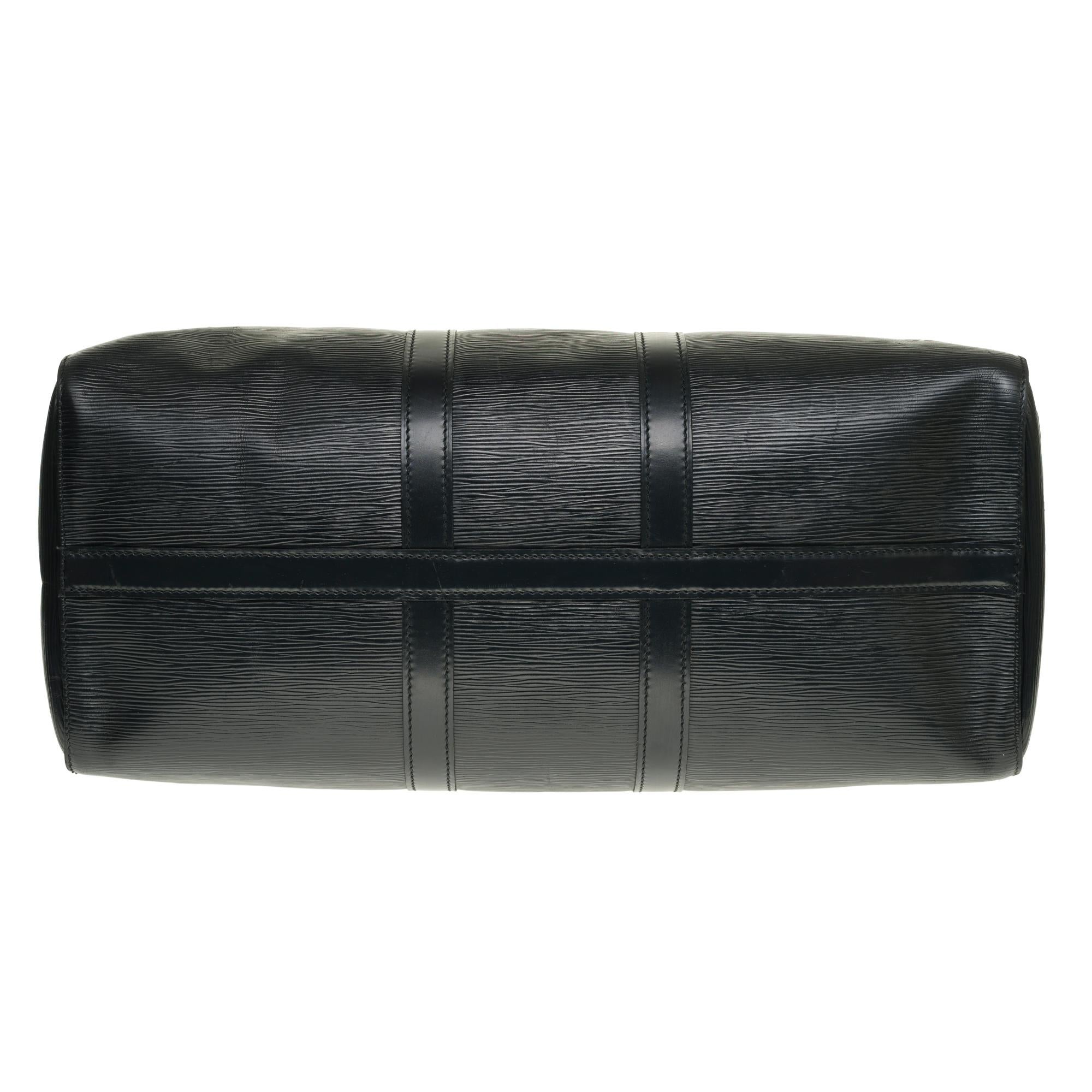 Louis Vuitton Keepall 45 Travel bag in black épi leather 3