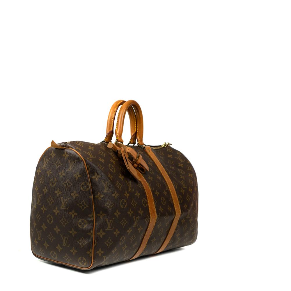 - Designer: LOUIS VUITTON
- Model: Keepall 45
- Condition: Very good condition. Some exterior stains , Minor sign of wear on base corners, Sign of wear on handles, Minor Discoloration of the hardware
- Accessories: None
- Measurements: Width: 45cm ,