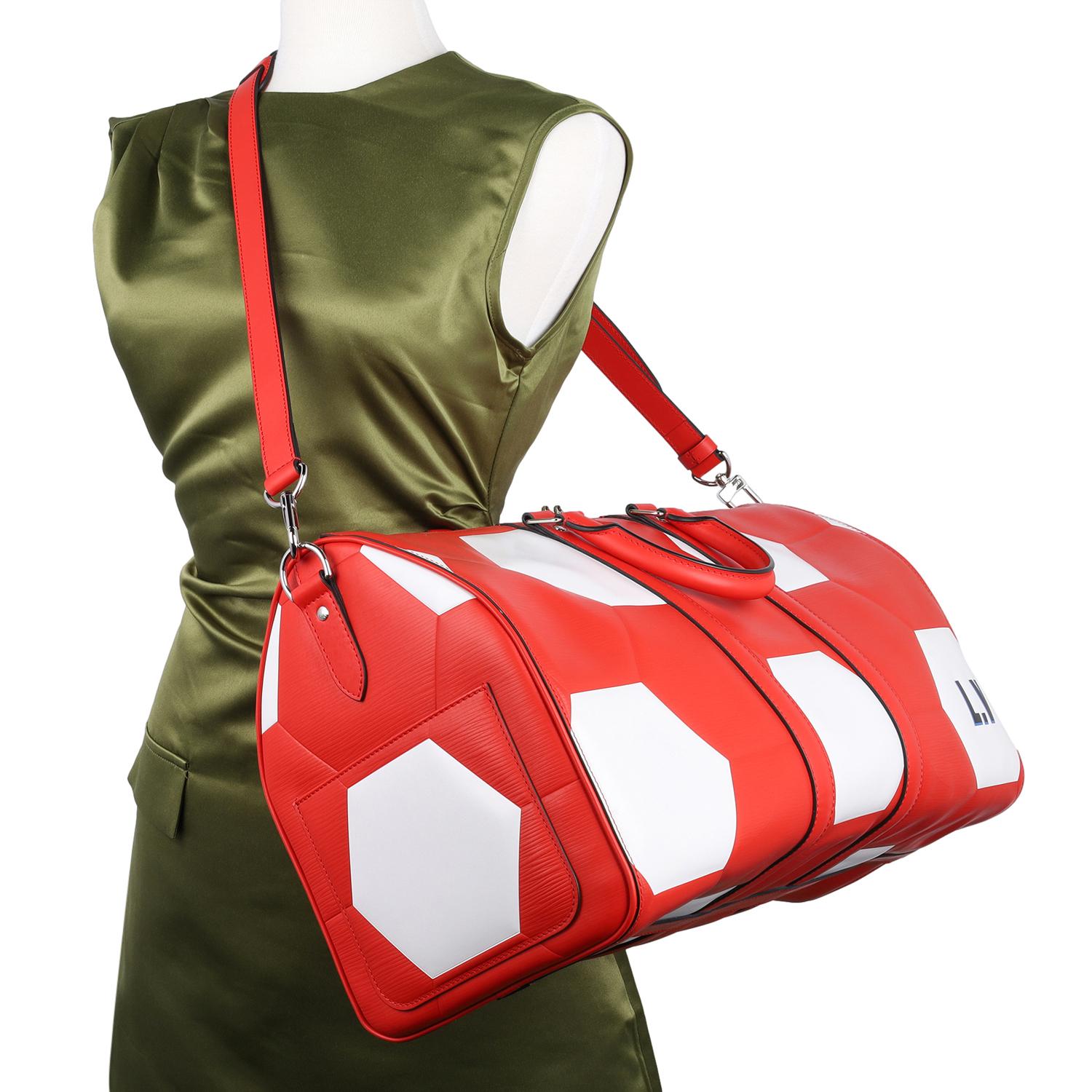 Authentic Keepall 50 Fifa World Cup Epi Leather Red & White. This special Louis Vuitton Keepall 50 is a tribute to the FIFA World Cup, a symbol of global sporting spirit and solidarity. Made from robust Epi leather, it offers stylish functionality