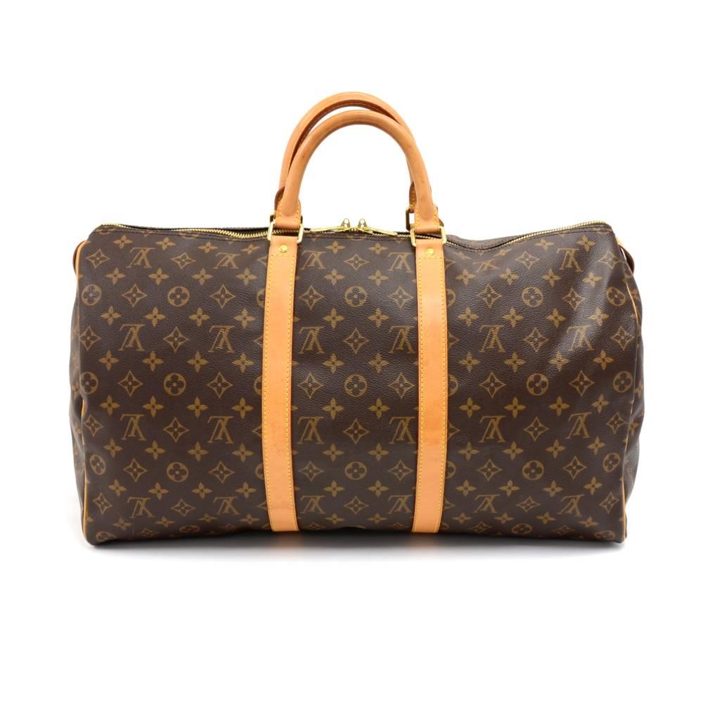 Louis Vuitton Keepall 50 is a classic of the Louis Vuitton travel bag collection. This spacious medium sized version in Monogram canvas and a double brass zipper. A great companion wherever you go.It comes with a name tag. SKU: LP027

Made in: