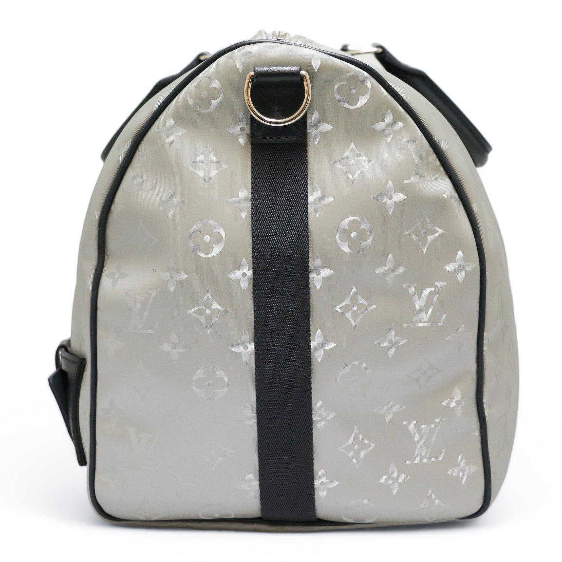 Women's or Men's Louis Vuitton Keepall 50 Satellite For Sale