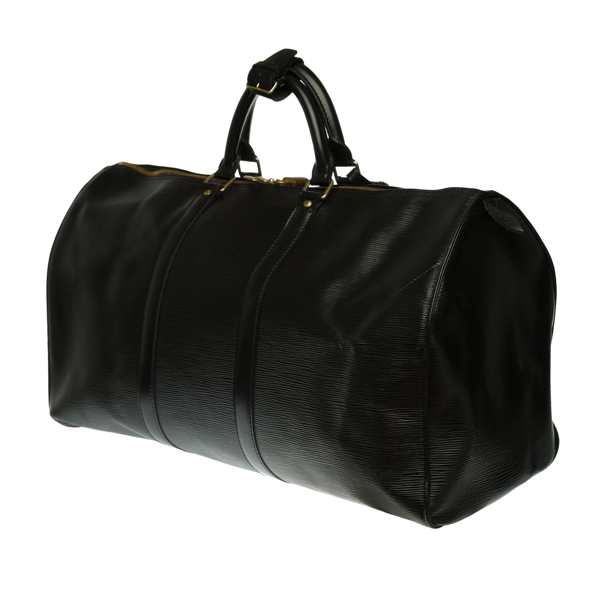 Louis Vuitton Keepall 50 Travel bag in black épi leather In Good Condition In Paris, IDF