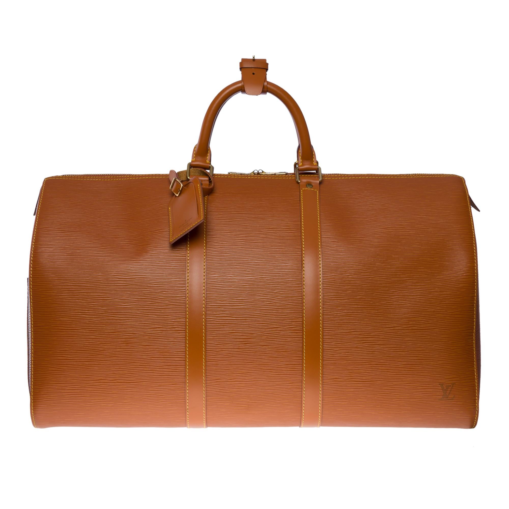 The Very Chic Louis Vuitton Keepall 50 Travel Bag in Cognac Epi Leather, double slider zipper, double cognac leather handle and hand-carry
Zip closure
A side patch pocket
Cognac suede inner lining
Signature “LOUIS VUITTON, Made in