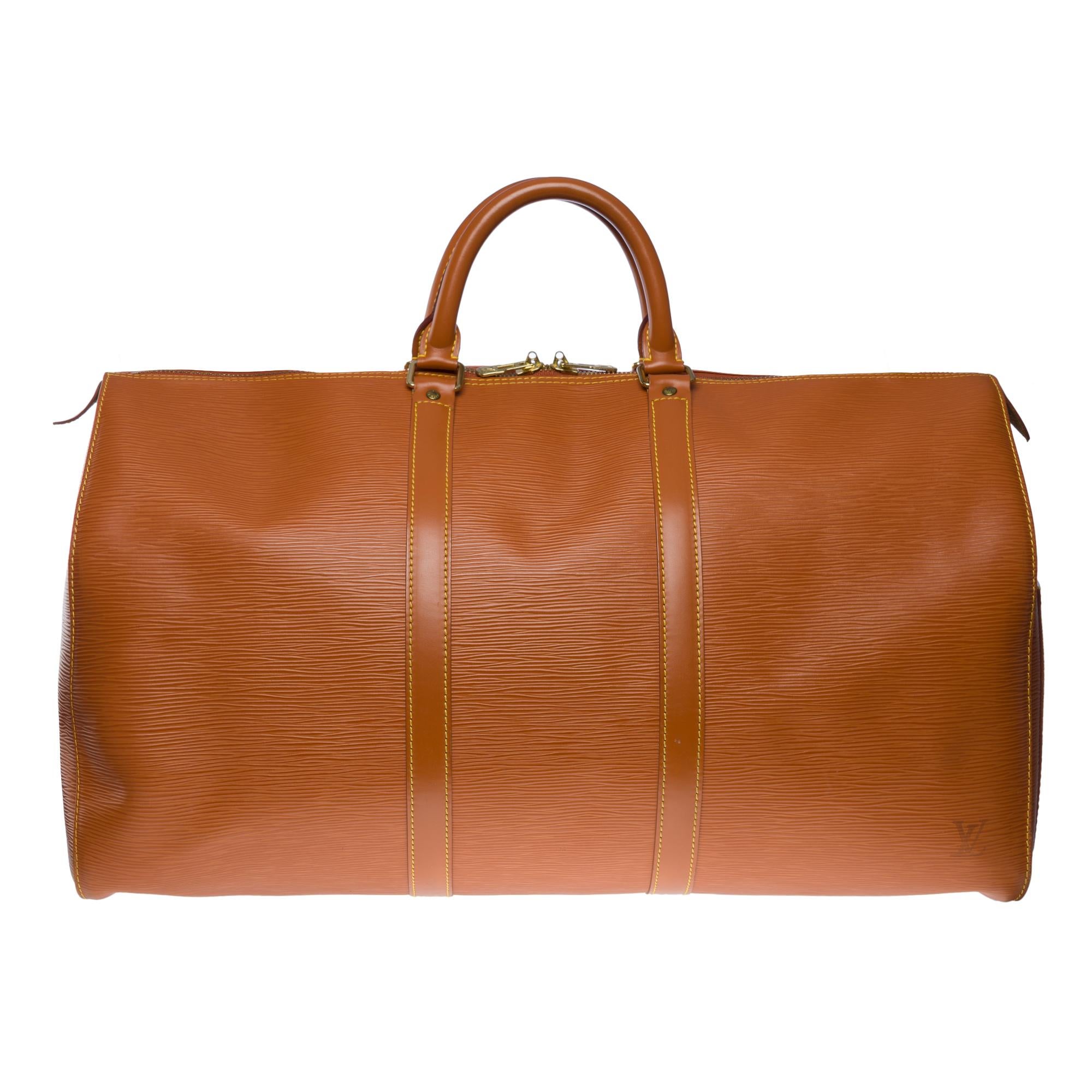 The Very Chic Louis Vuitton Keepall 50 Travel Bag in Cognac Epi Leather, double slider zipper, double cognac leather handle and hand-carry
Zip closure
A side patch pocket
Cognac suede inner lining
Signature “LOUIS VUITTON, Made in