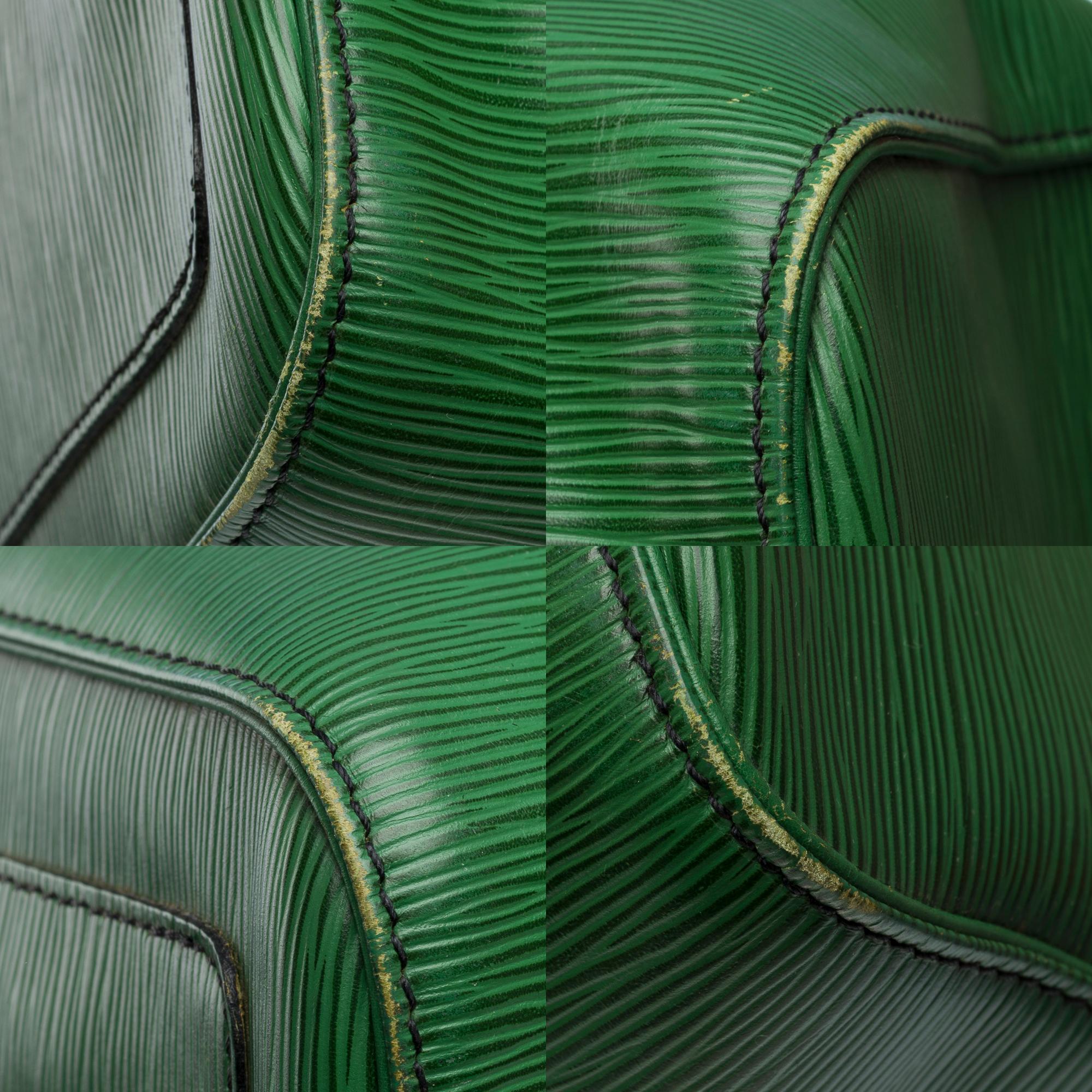 Sac de voyage Louis Vuitton Keepall 50 en cuir épi vert, GHW en vente 7