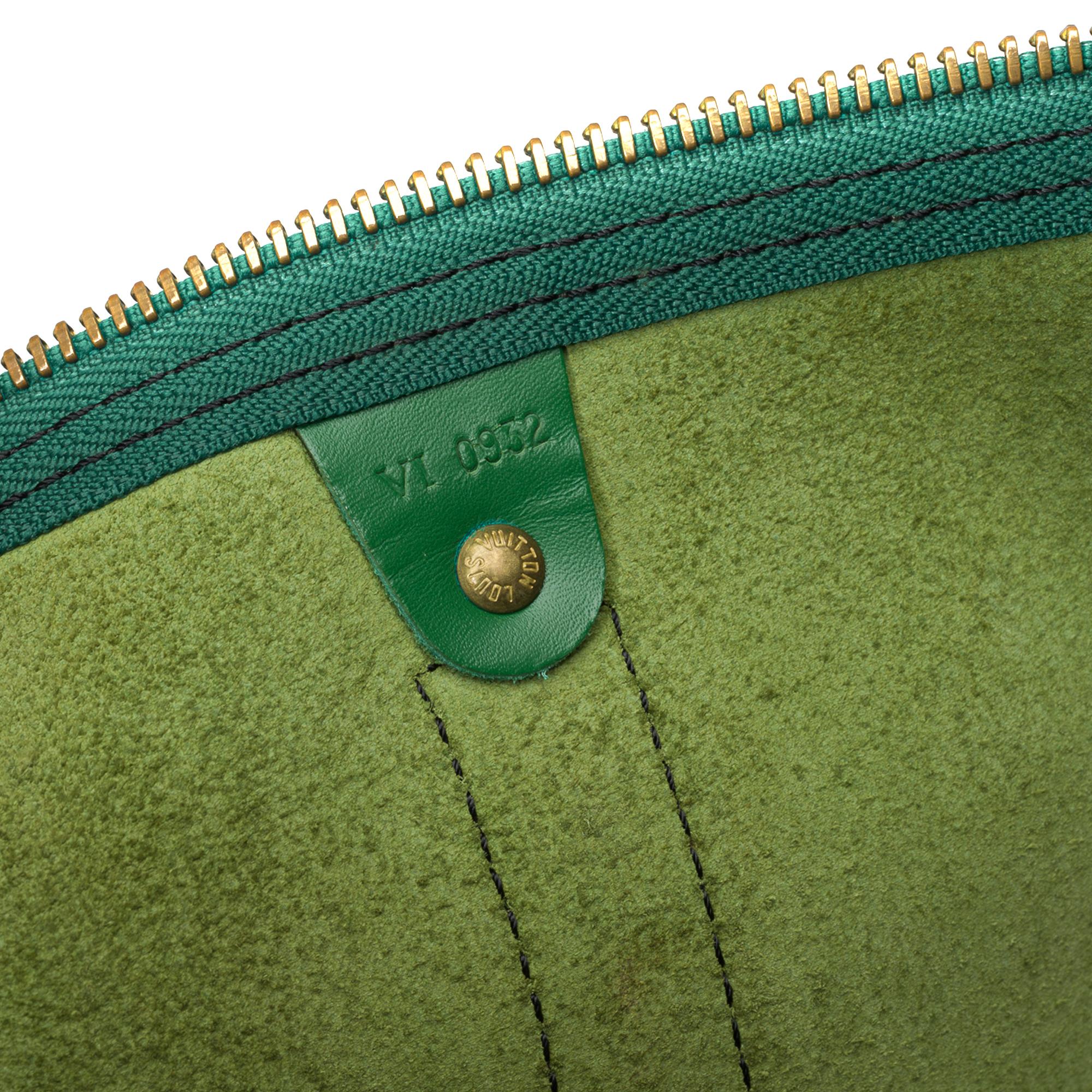 Louis Vuitton Keepall 50 Reisetasche aus grünem épi-Leder, GHW im Angebot 3