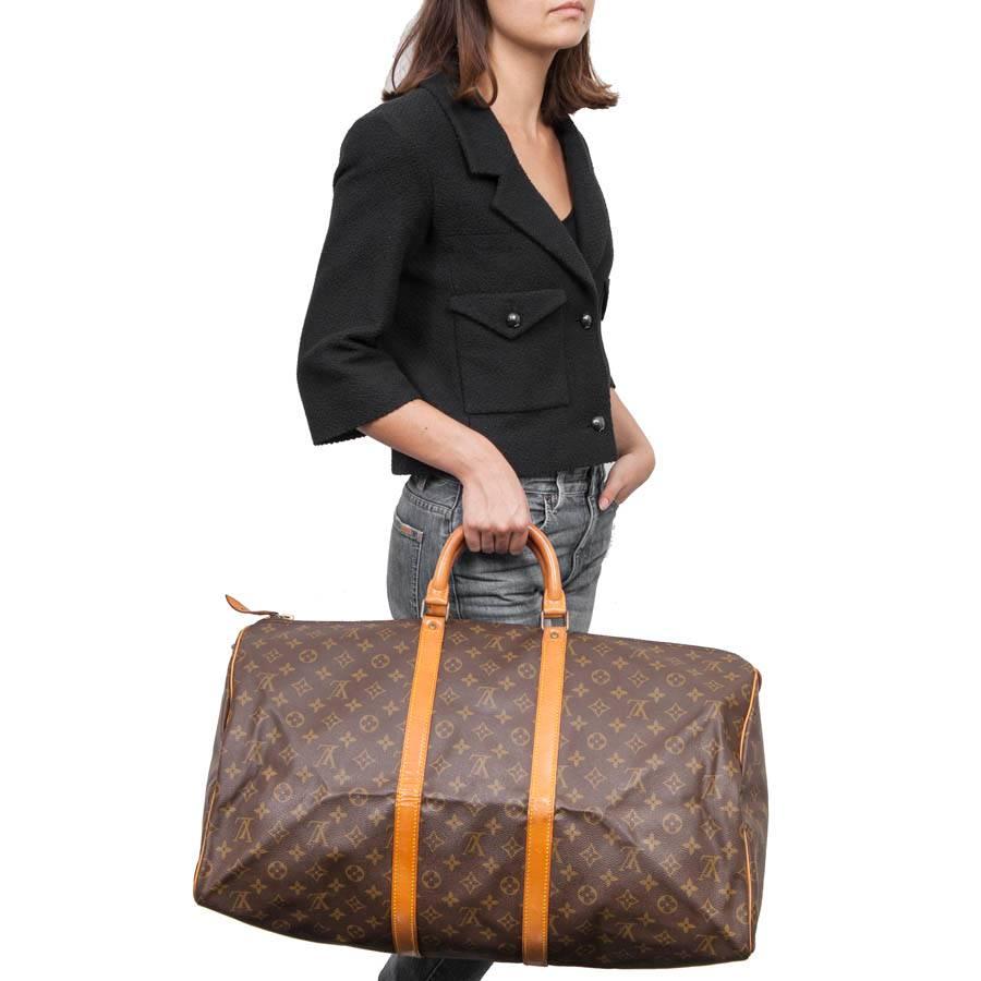Louis Vuitton 'keepall 50' vintage bag in brown monogram canvas. An icon since its creation in 1930. Light, flexible and always ready for an imminent departure but especially practical because of its cabin size. The metal parts are in gilded brass.