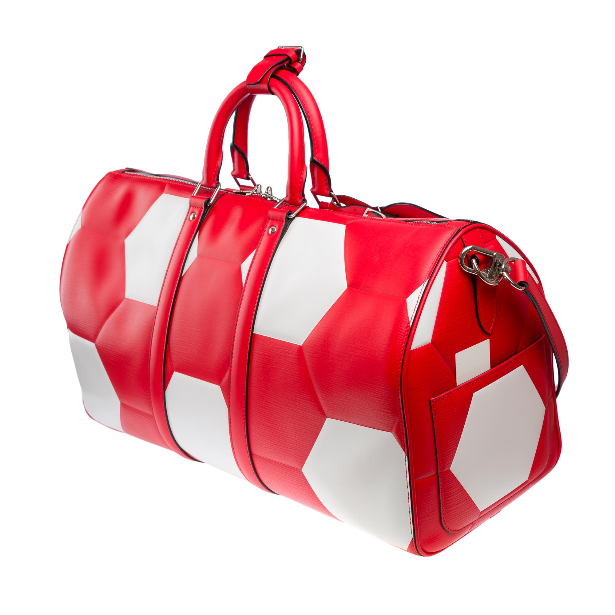 Women's or Men's Louis Vuitton Keepall 50 x FIFA 2018 Travel bag strap in red epi leather, PHW For Sale