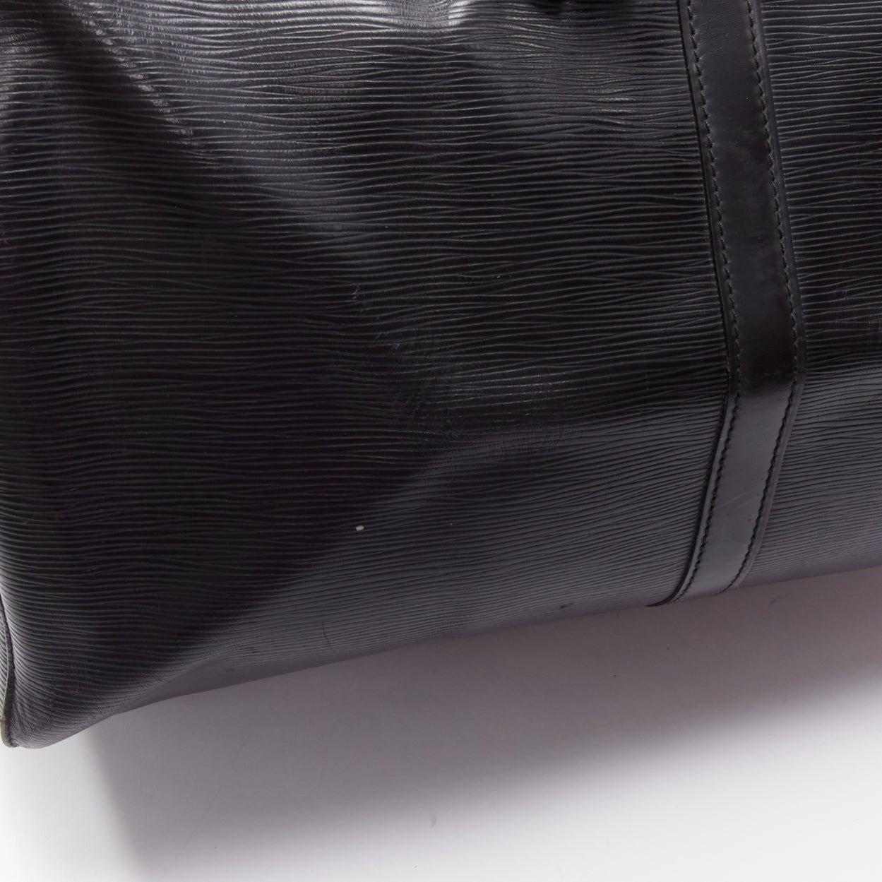 LOUIS VUITTON Keepall 55 black epi leather LV logo GHW travel bag For Sale 5