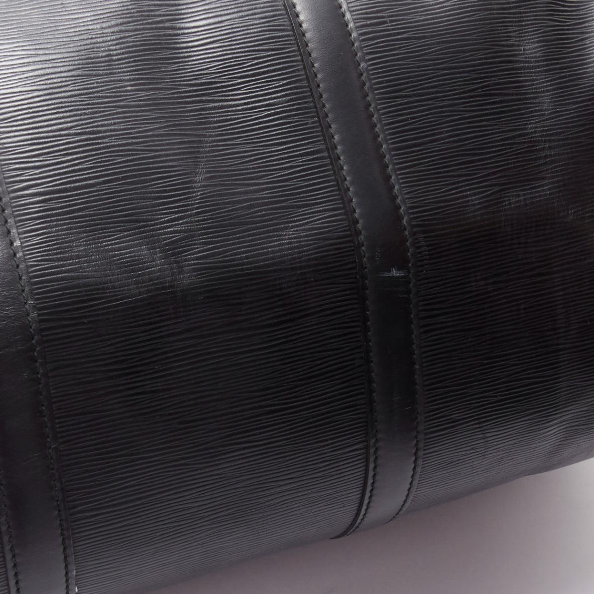 LOUIS VUITTON Keepall 55 cuir épi noir logo LV sac de voyage GHW en vente 7