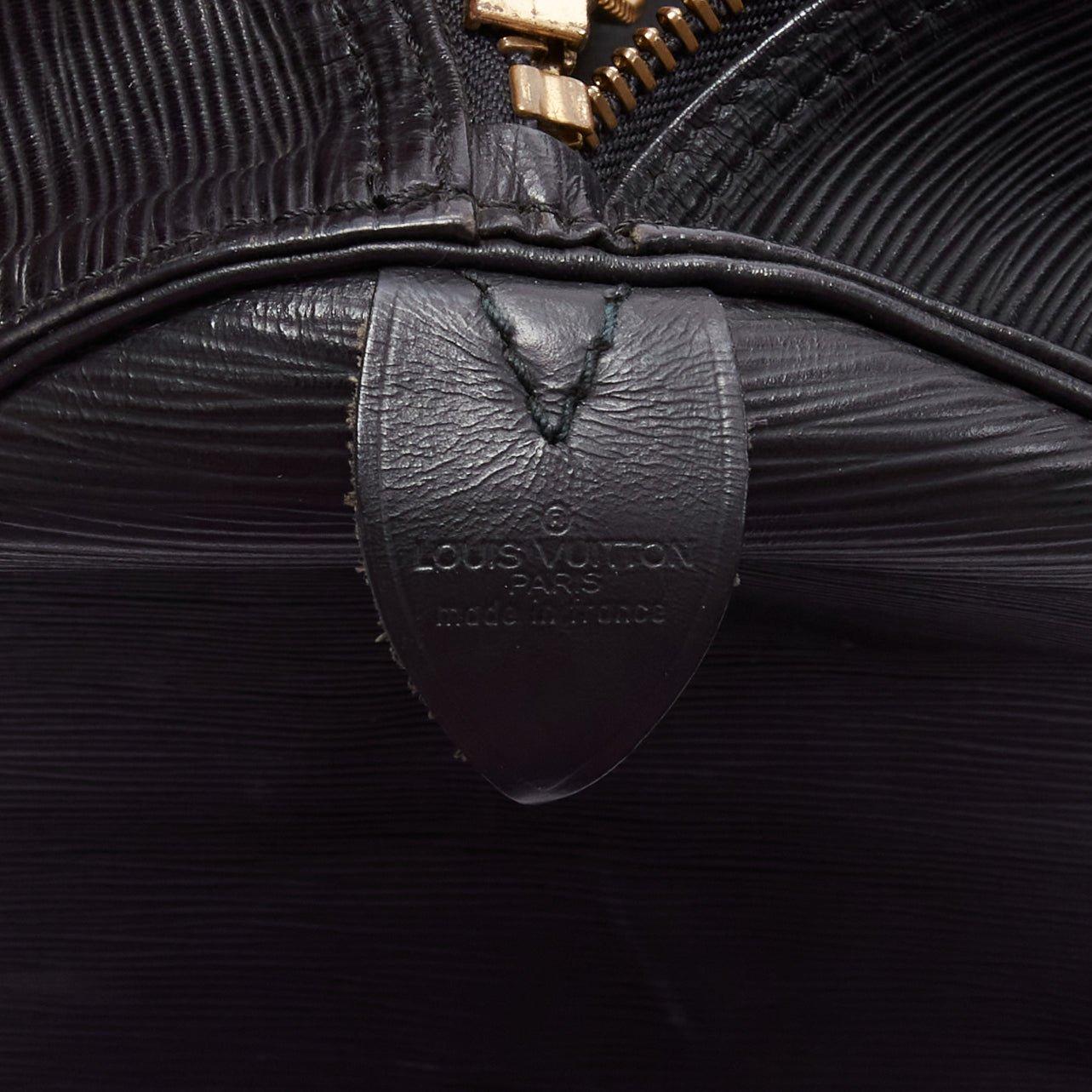 LOUIS VUITTON Keepall 55 black epi leather LV logo GHW travel bag For Sale 8