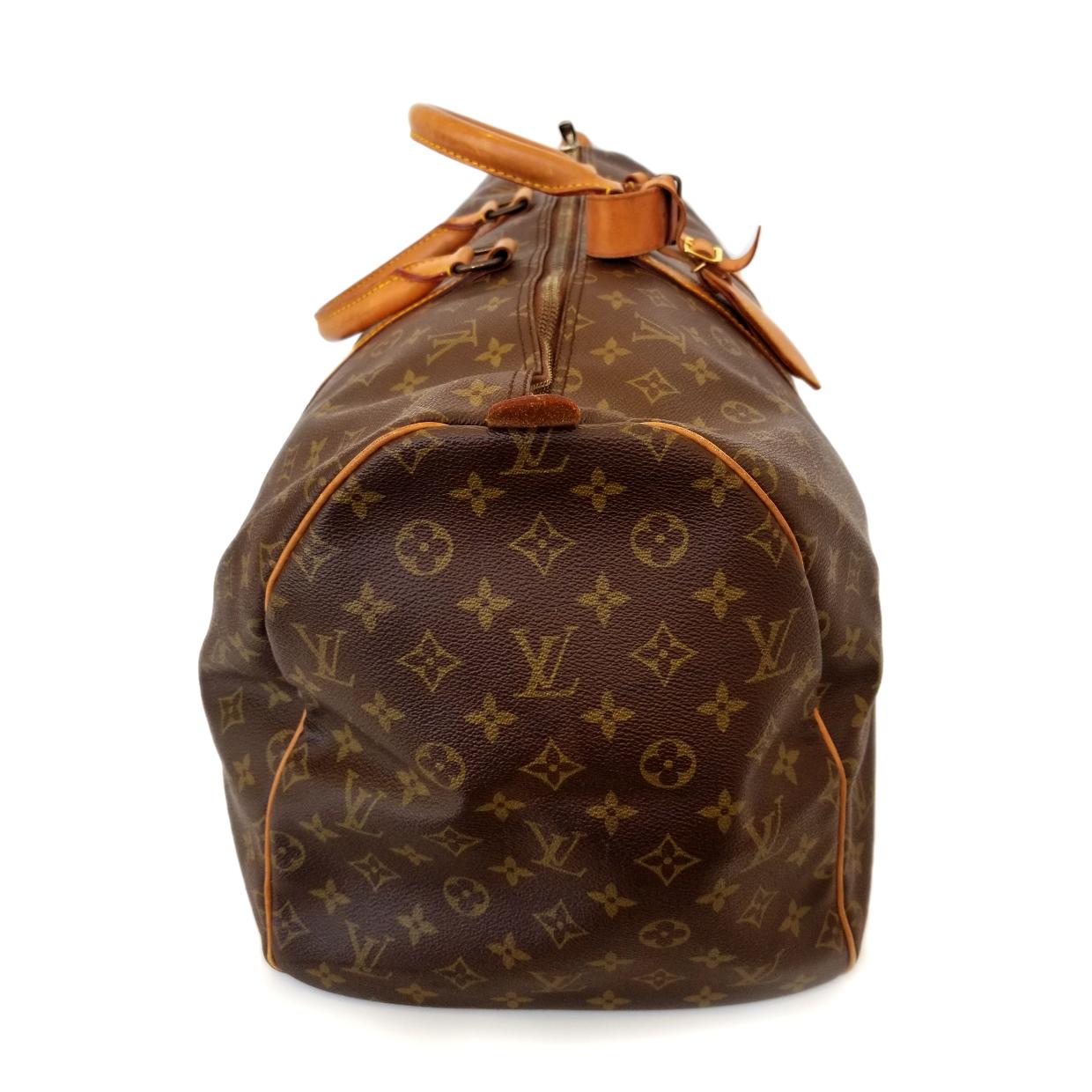 Brand - Louis Vuitton
Collection - Keepall 55
Estimated Retail - $1,990.00
Style - Duffle
Material - Canvas
Color - Brown
Pattern - Monogram
Closure - Zip
Hardware Material - Goldtone
Model/Date Code - SD 842
Size - Extra Large
Feature - Luggage