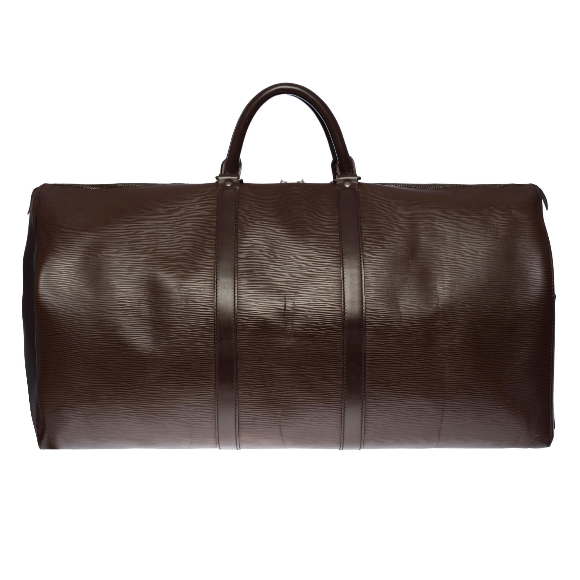 Rare and very Chic Louis Vuitton Keepall 55 cm travel bag in cocoa épi leather, matte silver metal hardware, double handle in cocoa leather for a hand wear

Double zipper
Inner lining in brown suede
Signature: 